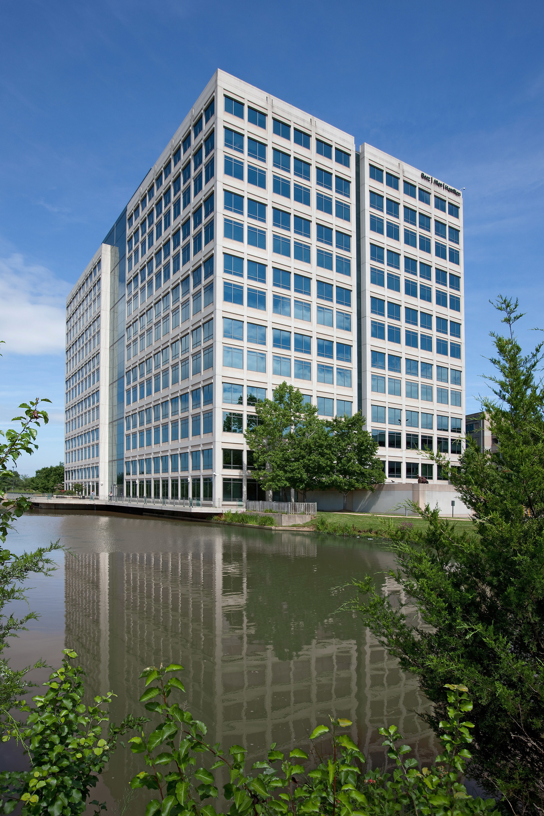 Federal Capital Partners(R) (FCP) announced on Oct. 28th, 2015, the $84 million acquisition of One Dulles Tower, a 400,000 square foot Class A office building prominently located at 13200 Woodland Park Drive on the Dulles Toll Road in Herndon, VA, just two miles east of Dulles Airport.