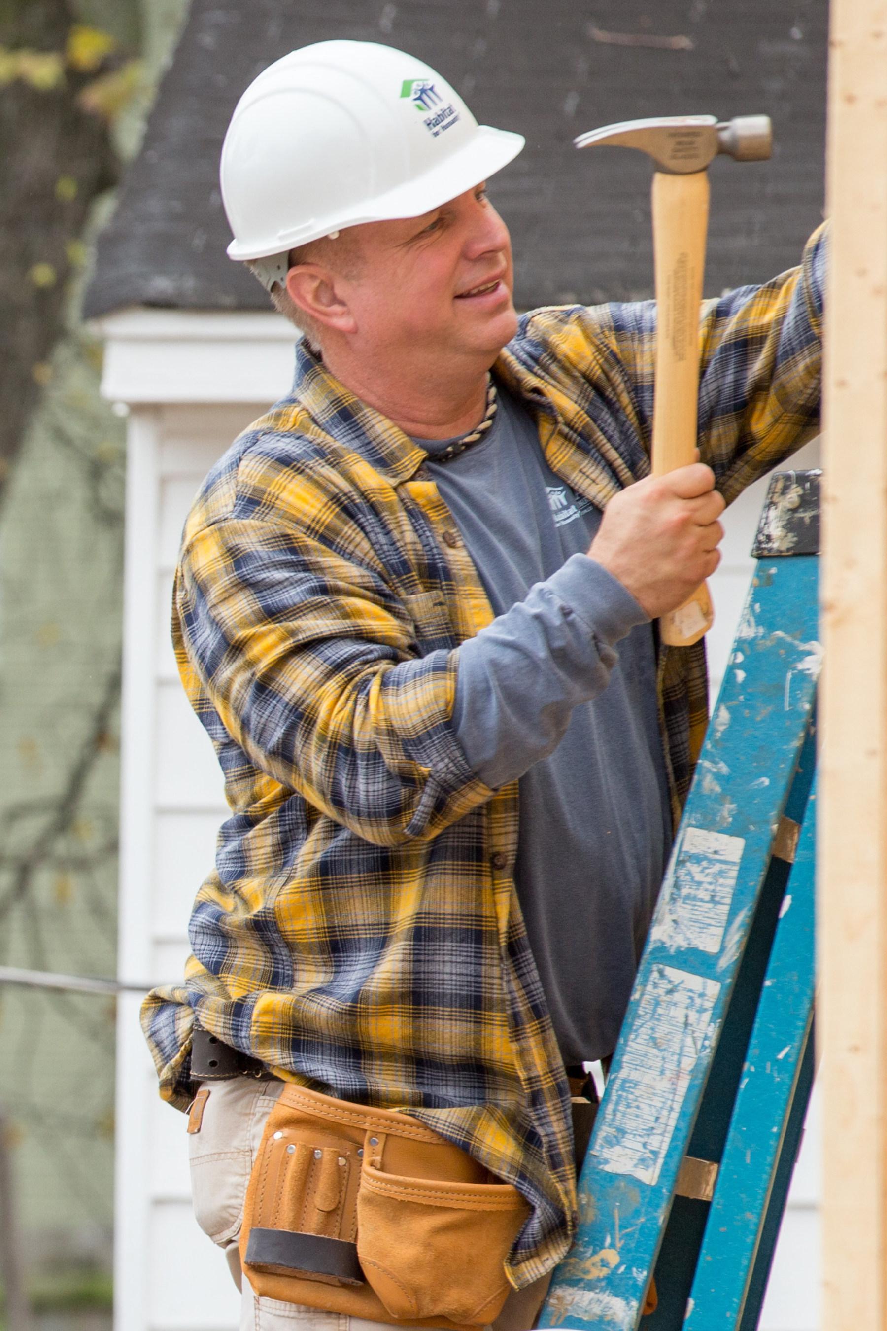 Country music stars Garth Brooks and Trisha Yearwood, along with former President Jimmy Carter and former first lady Rosalynn Carter, helped build a home today in Memphis, Tennessee, and joined Habitat for Humanity in announcing its 33rd Carter Work Project, which will take place in the city's Uptown neighborhood, Aug. 21-27, 2016.