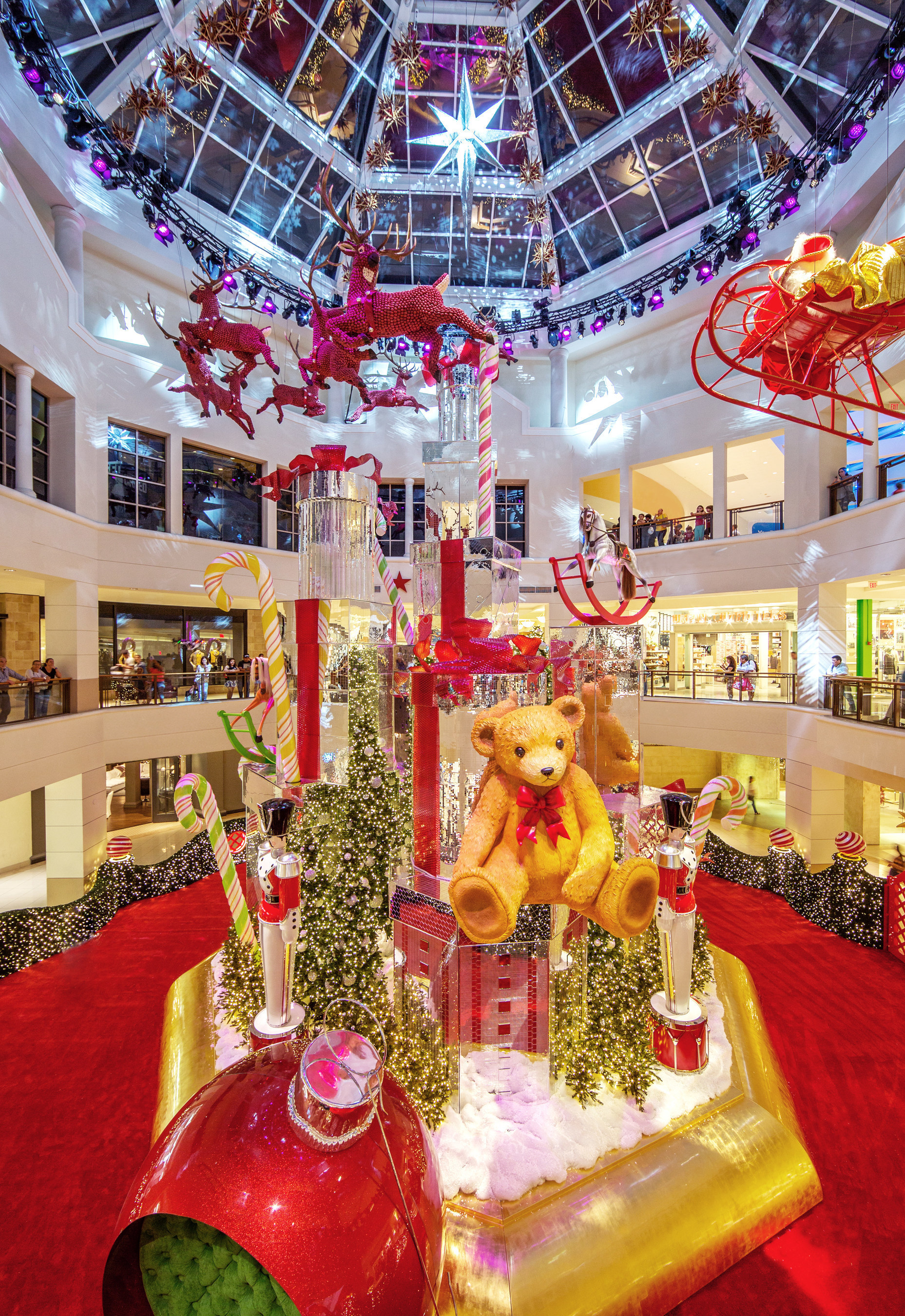 Aventura Mall Premiers Spectacular, New Santa's Workshop, Holiday Snowfall,  One Million Sparkling Lights, And More