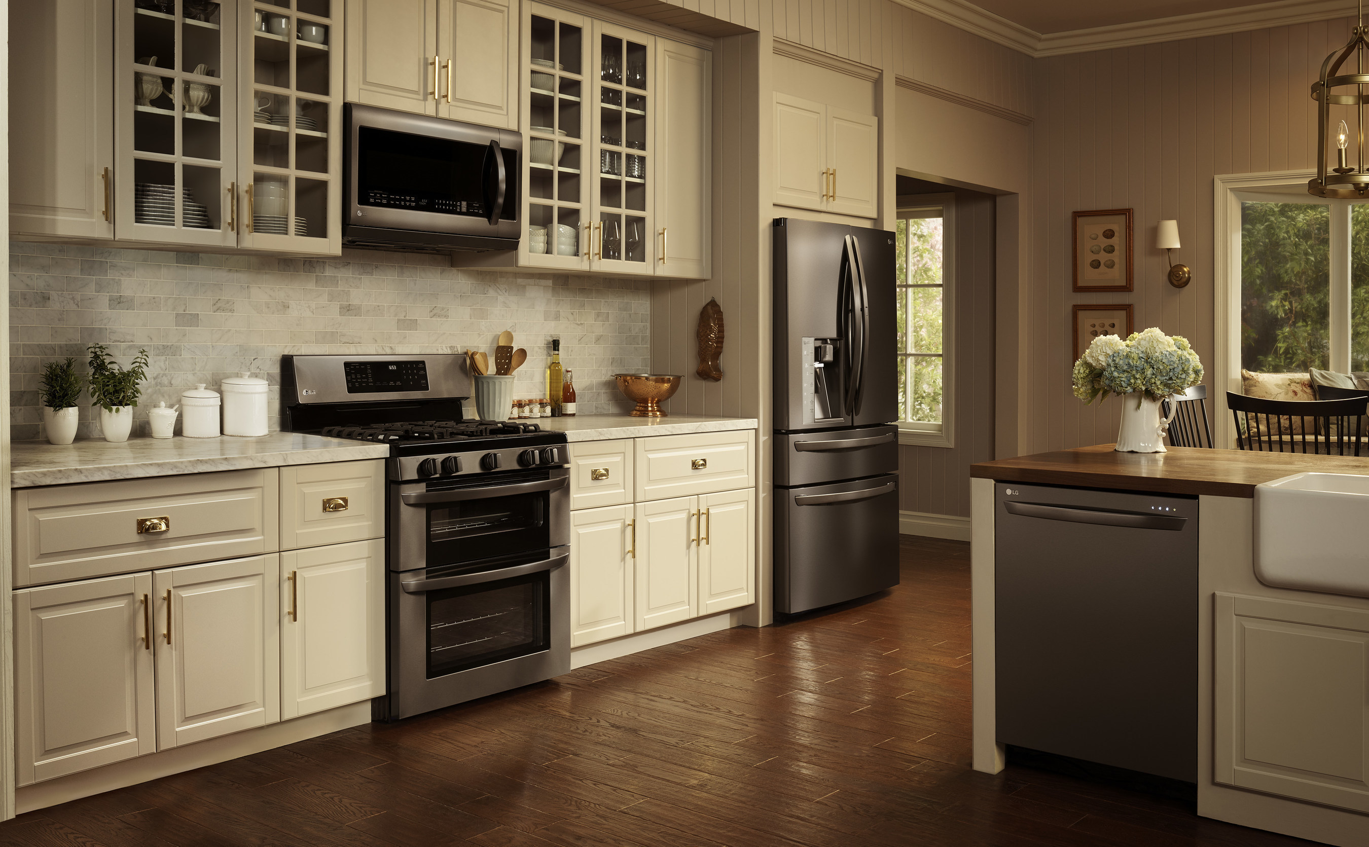 LG 'Black Stainless Steel' Kitchen Appliances Bring Bold