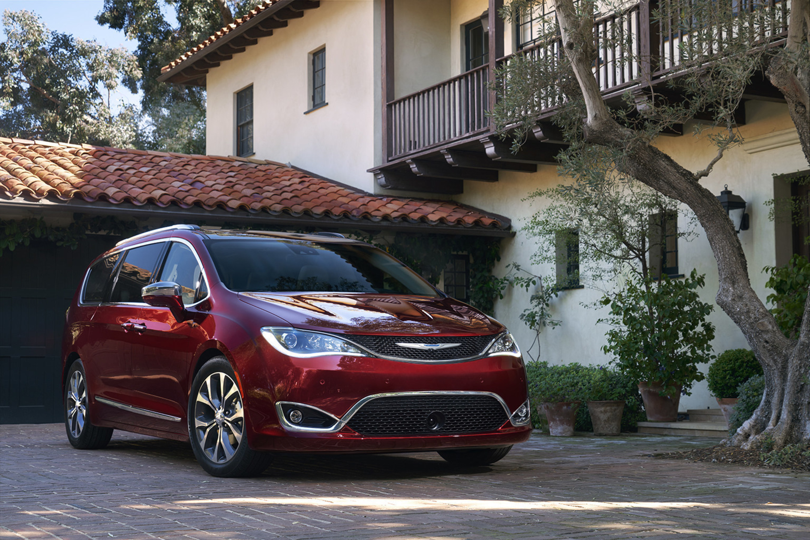 All-new 2017 Chrysler Pacifica reinvents the minivan segment with an unprecedented level of functionality, versatility and technology.