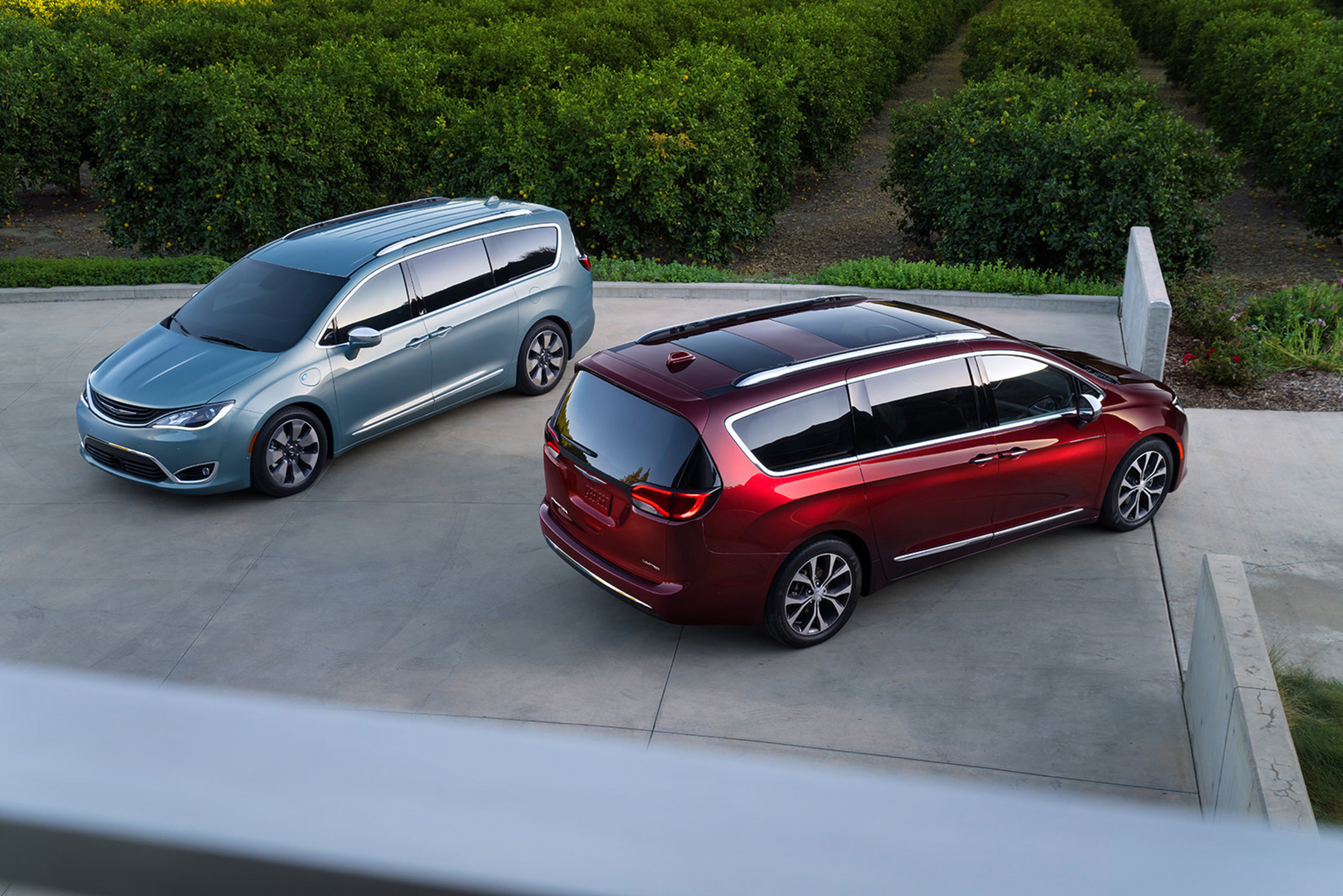 All-new 2017 Chrysler Pacifica and Pacifica Hybrid reinvent the minivan segment with an unprecedented level of functionality, versatility and technology.