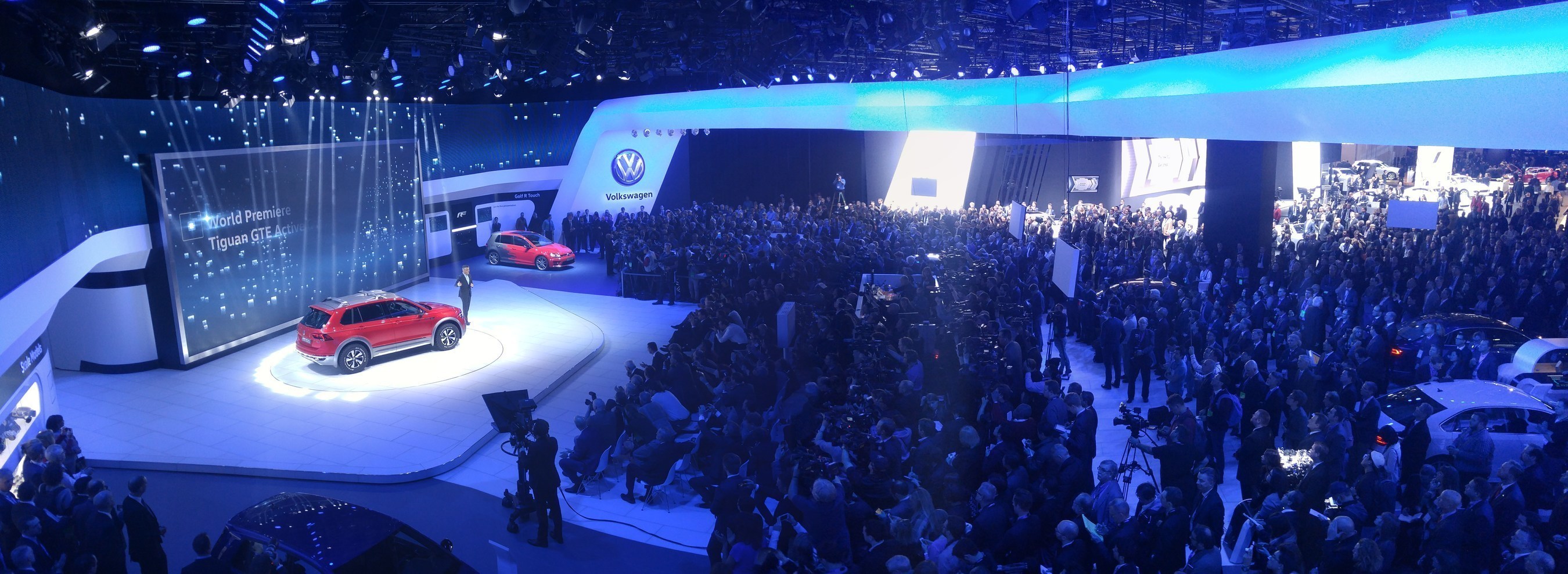 5,000-plus international journalists pack Cobo Center in Detroit to view more than 50 production and concept vehicle unveilings.