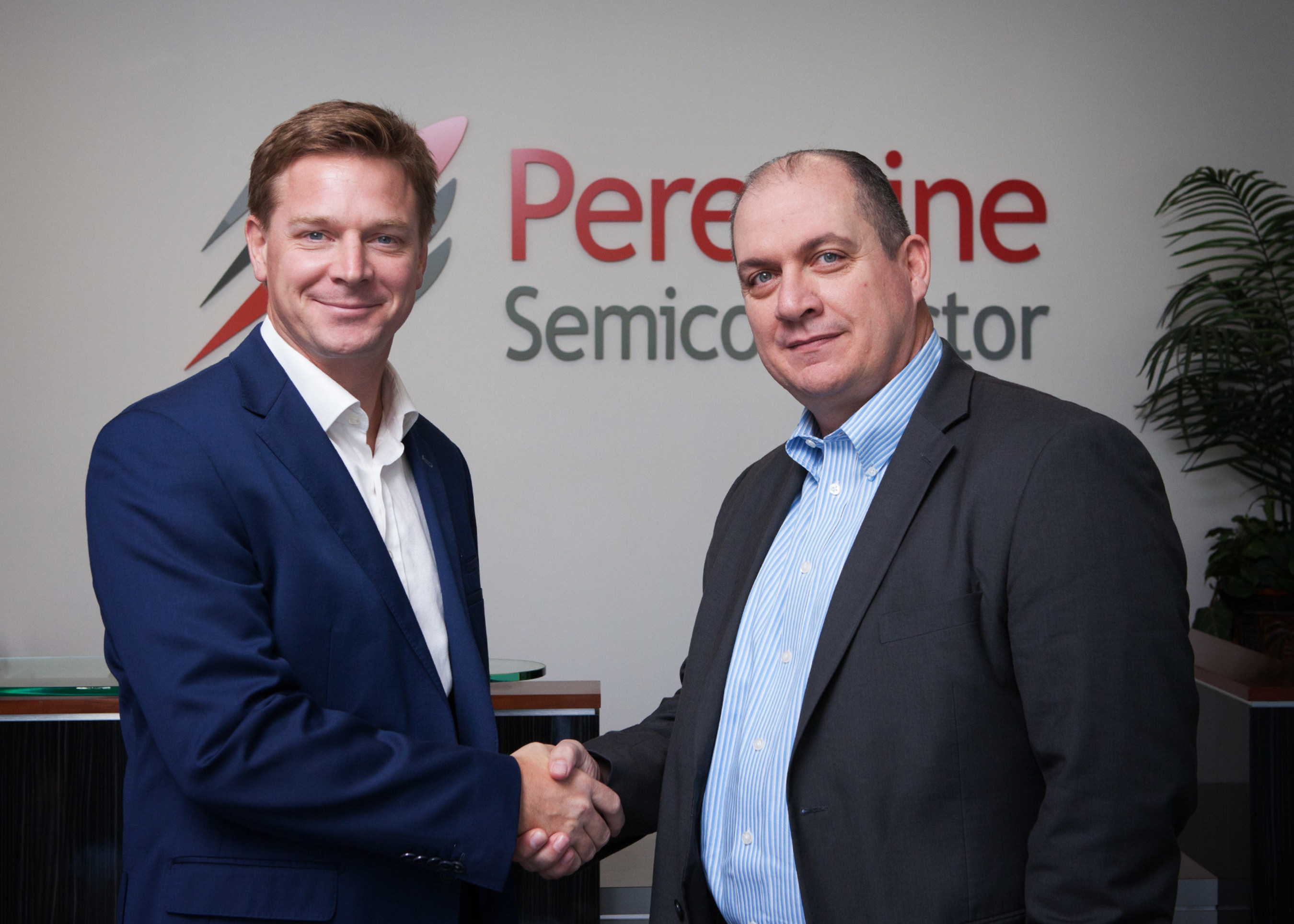 Duncan Pilgrim (left), vice president and general manger of Peregrine Semiconductor's high performance analog business unit, and Brad Little (right), general manager of e2v inc, announce the signing of a strategic reseller agreement. e2v will be the worldwide supplier of Peregrine's high-reliability RF products for the space market.