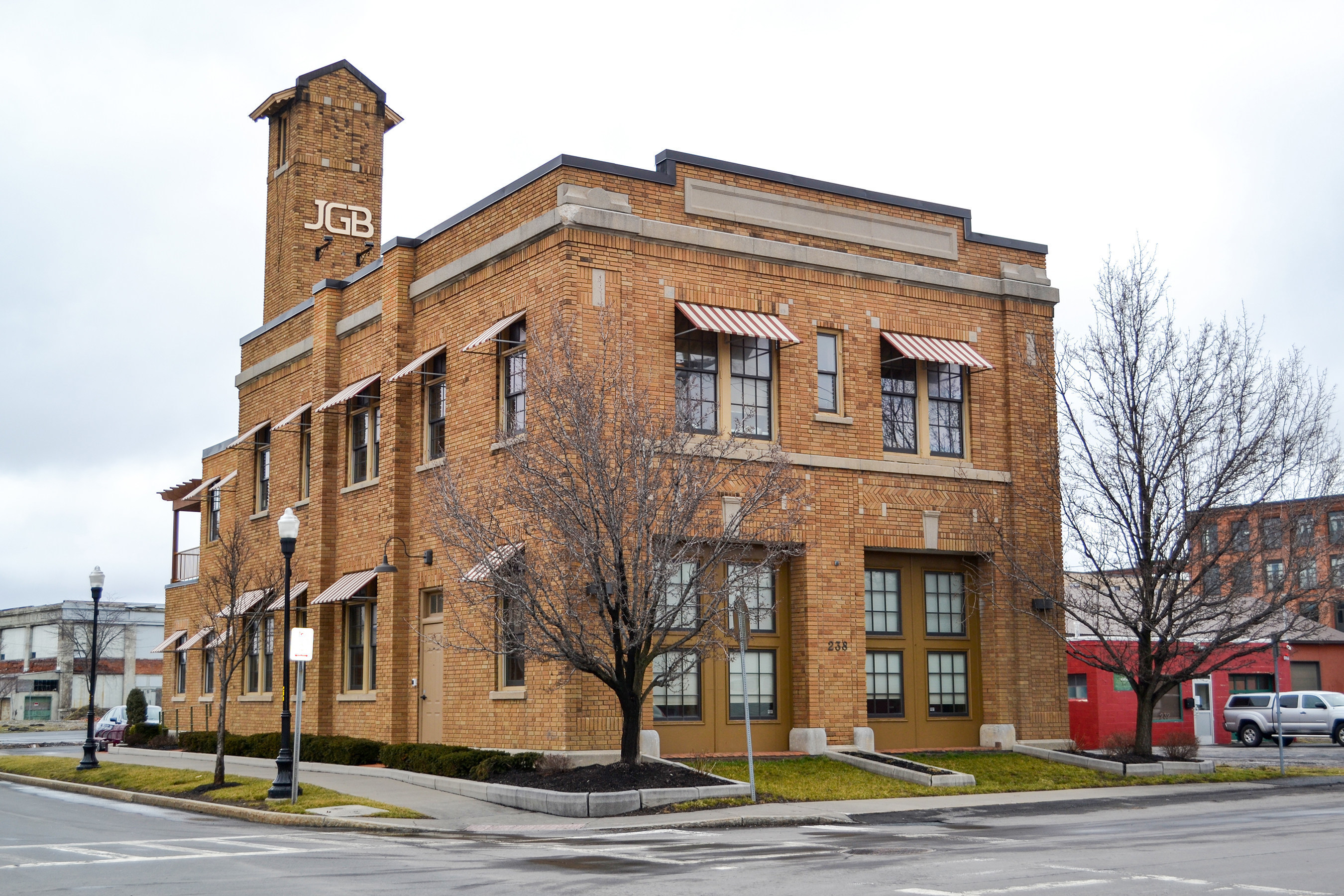 Bankers Healthcare Group has expanded its offices in Syracuse, New York and leased one of the most unique workspaces in the city: the historic Engine 14 fire station located at 238 Division Street.