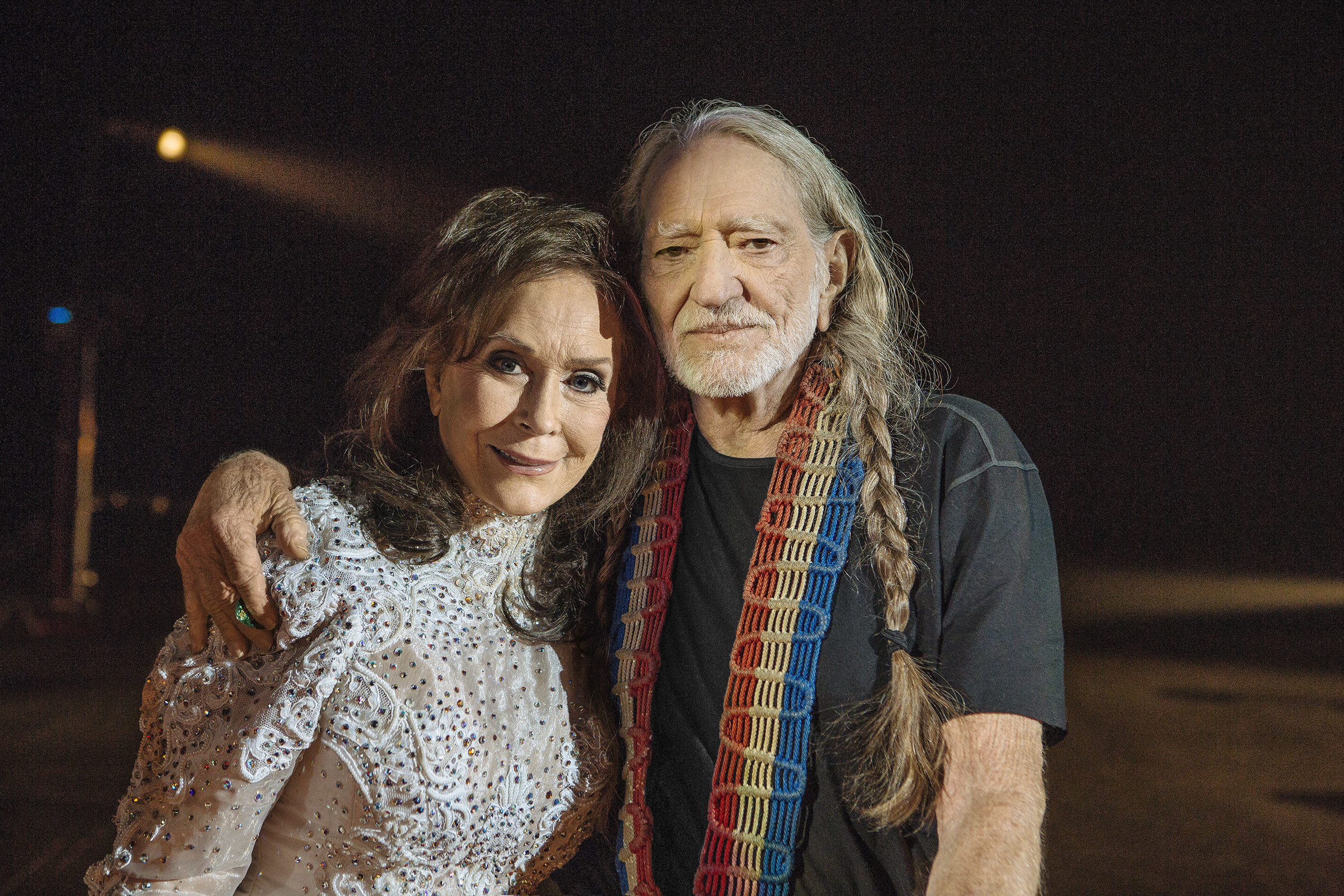The new music video for "Lay Me Down"--a duet from Loretta Lynn's new album, FULL CIRCLE, sung with Willie Nelson--reunites two of music's greatest living legends on stage for the first time in more than 30 years.