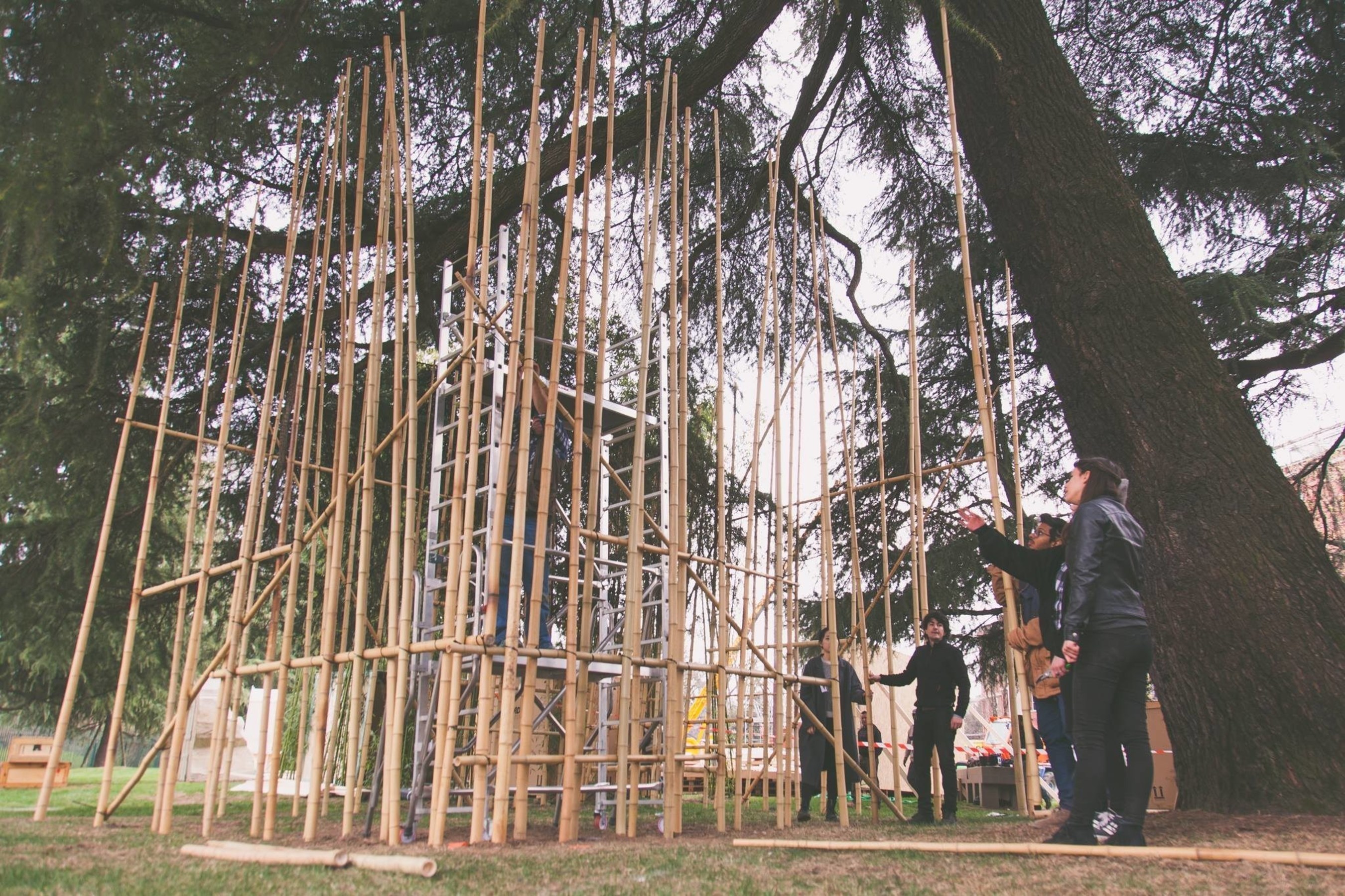 Students from world renowned design institutions Domus Academy and NABA (Milan) and Tsinghua University (Beijing) team up to build and unveiling their joint exhibition, Noosphere XX1: A Model for the Production of Knowledge, at the XXI Triennale International Exhibition 2016 in Milan. Open to the public beginning on April 2, the Pavilion in the Triennale Garden explores new scenarios between Past, Present and Future, inspiring new educational forms in the world of design.