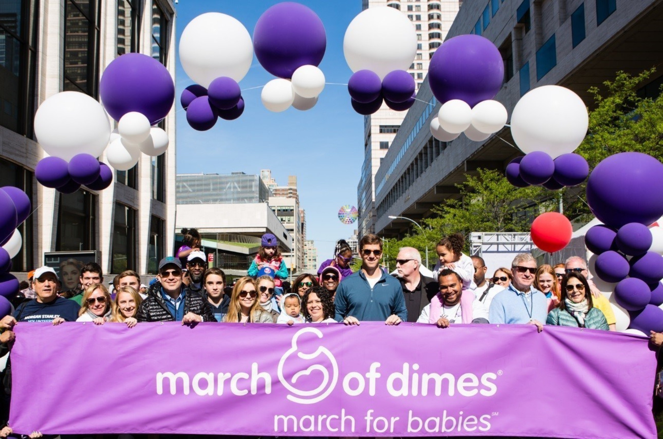 Eli Manning Leads March for Babies in New York City