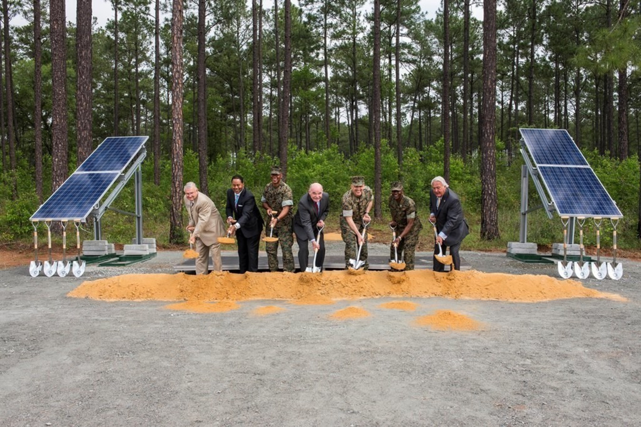 Georgia Power, the Department of the Navy, Marine Corps Logistics Base (MCLB Albany) and the Georgia Public Service Commission break ground on a new solar facility at MCLB Albany on April 28, 2016.