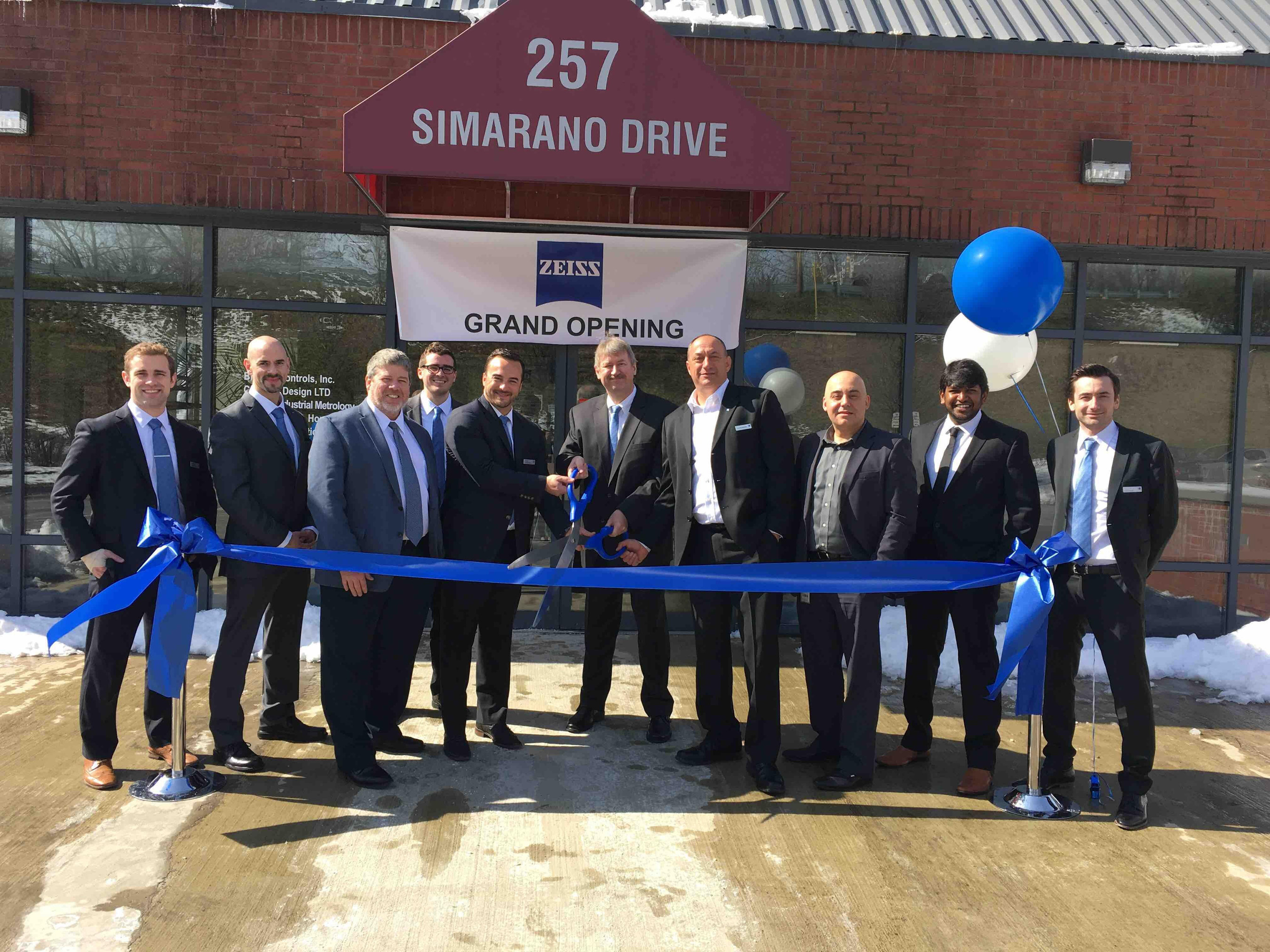 ZEISS management and local team celebrate grand opening of new metrology service center in Marlborough, Massachusetts with official ribbon cutting in April.