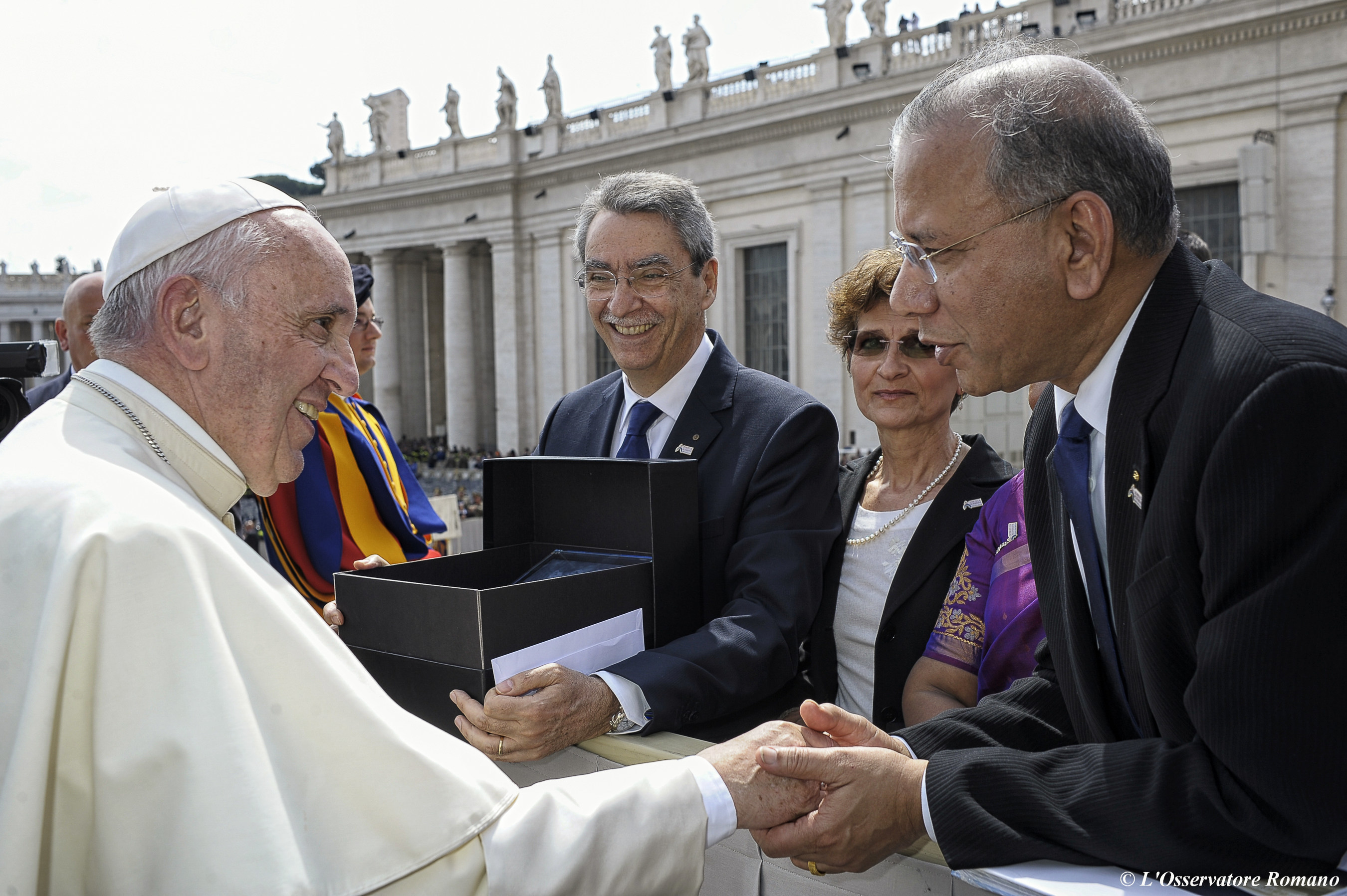 Rotary International President K.R. Ravindran is greeted by Pope Francis following the Jubilee Audience at the Vatican in St. Peter's Square on April 30, 2016. Photo courtesy of the Vatican.