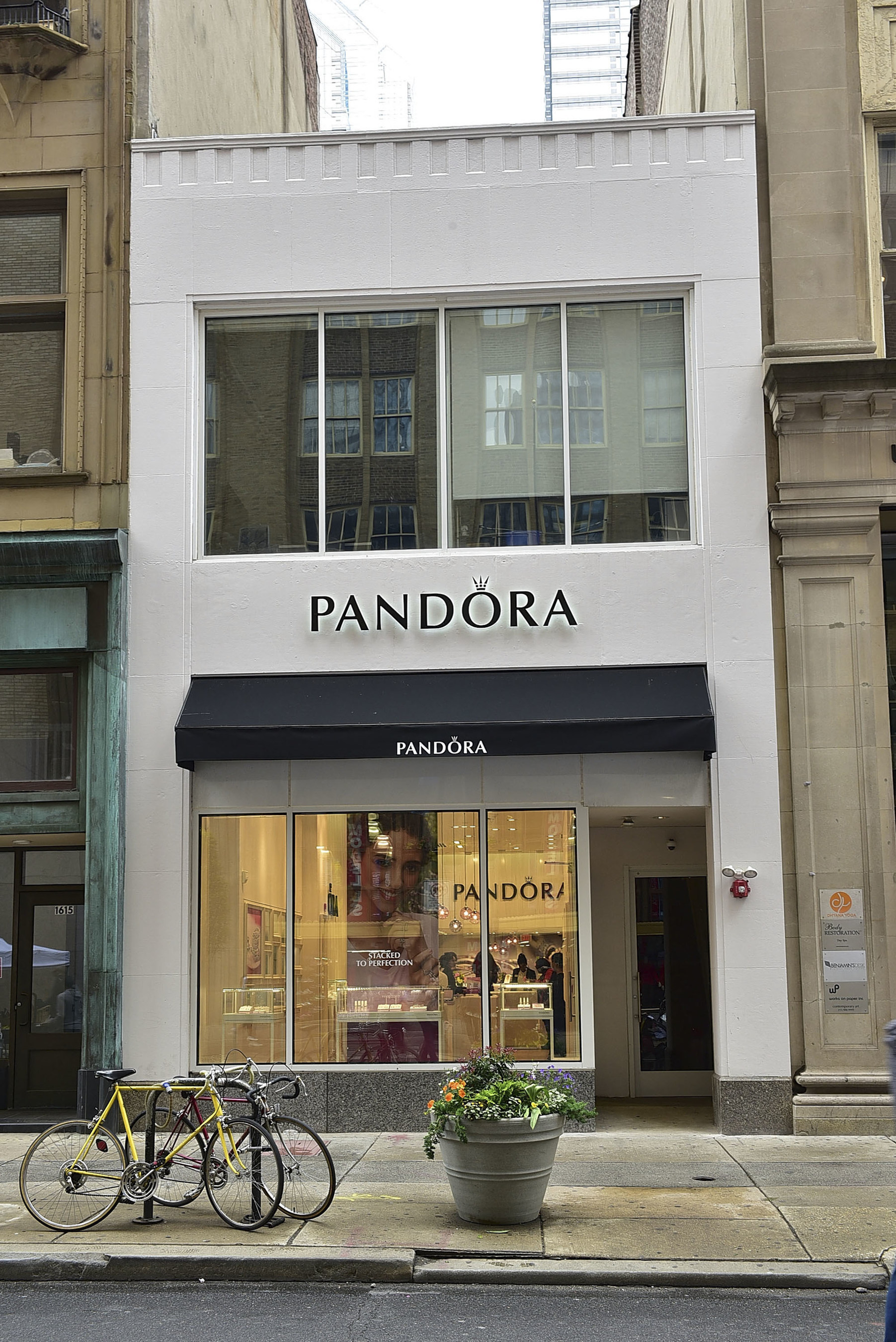 PANDORA Jewelry opens new store on Walnut Street in premier shopping district of Philadelphia