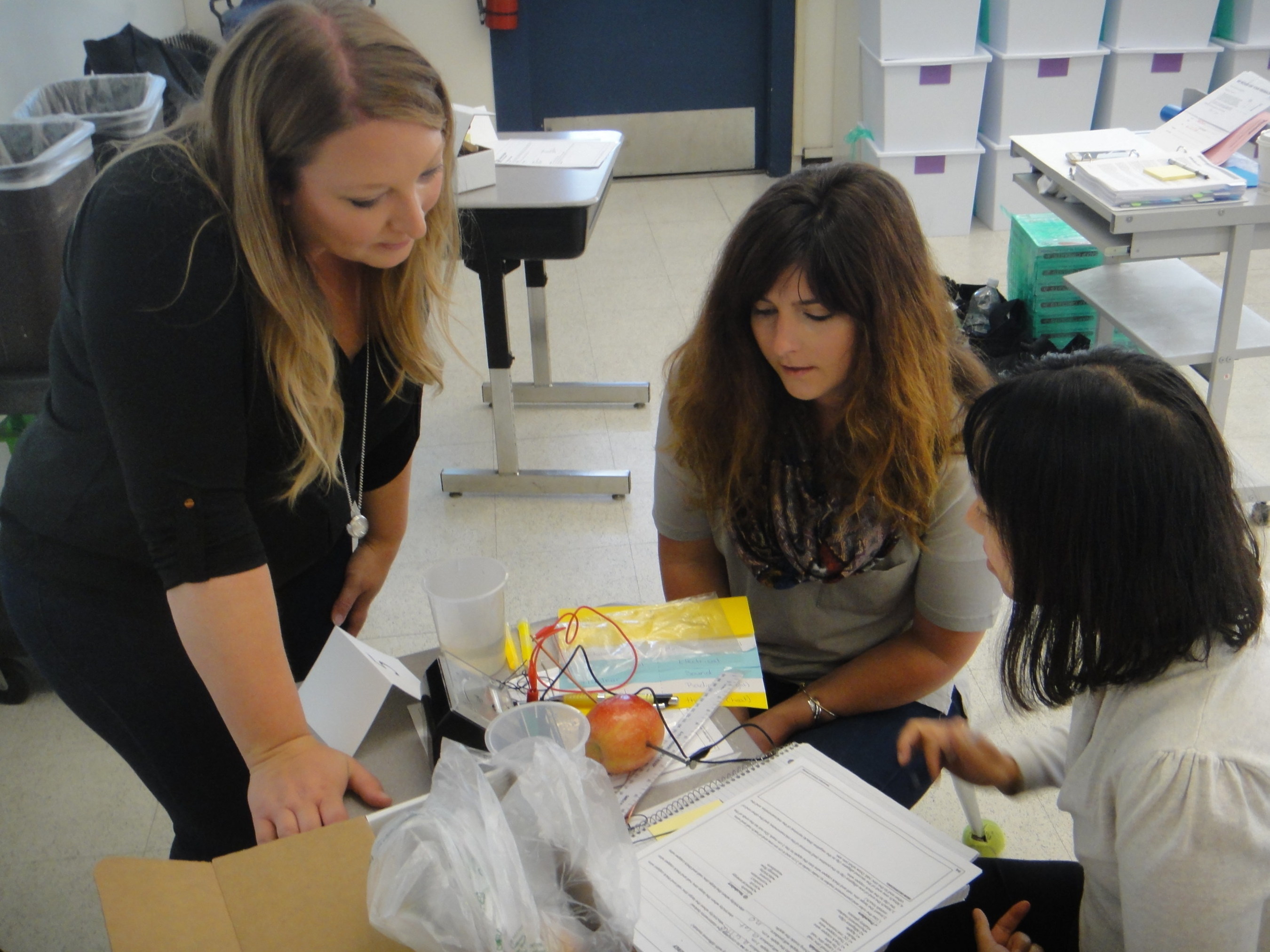 OpTerra STEM Educator Alison Smith works with SSFUSD teachers during the first week of the District's Summer STEM Institute. OpTerra has provided professional development training and hands-on energy curriculum tied to STEM for teachers throughout grade levels.