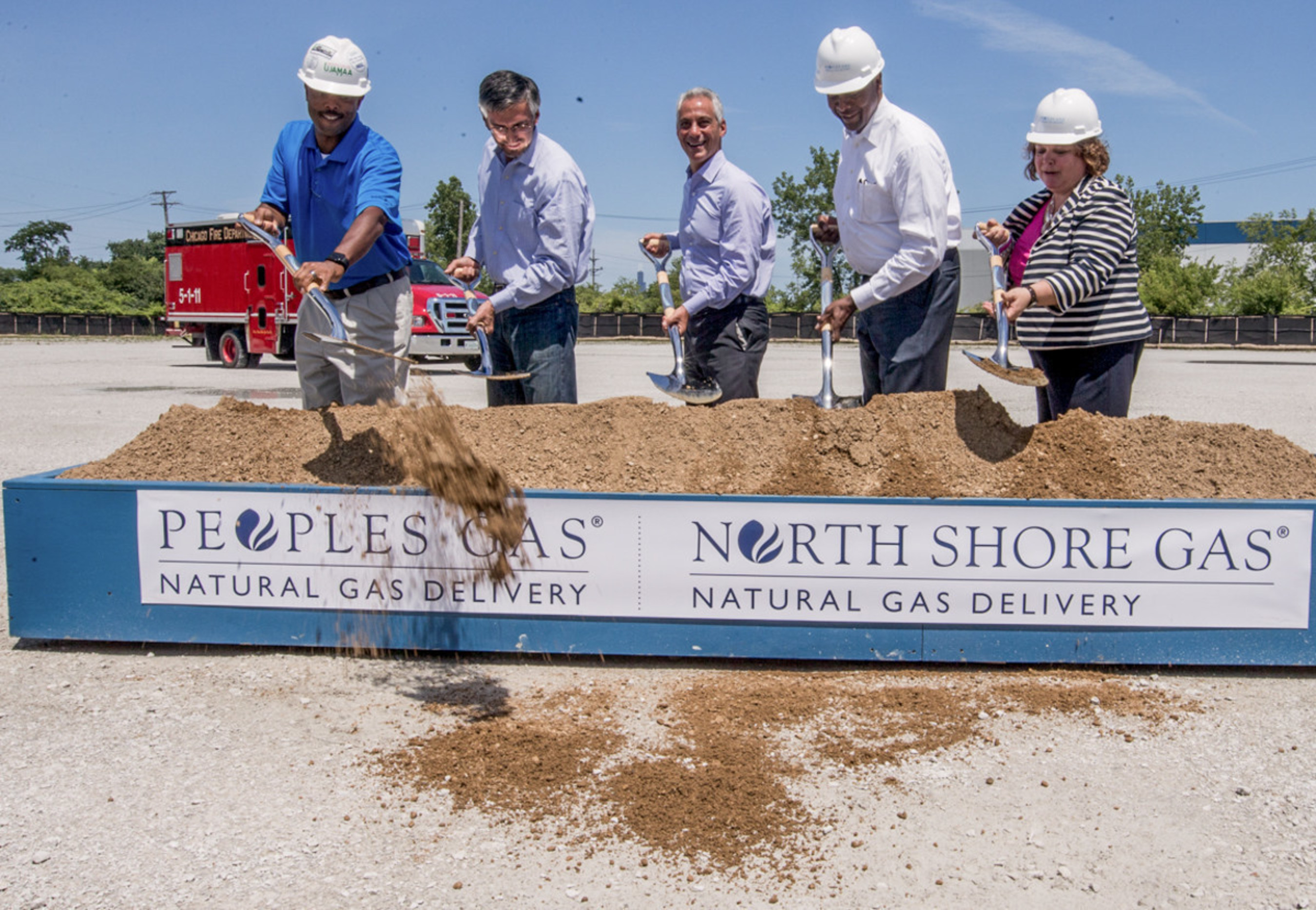 mayor-emanuel-alderman-munoz-join-peoples-gas-and-north-shore-gas-to