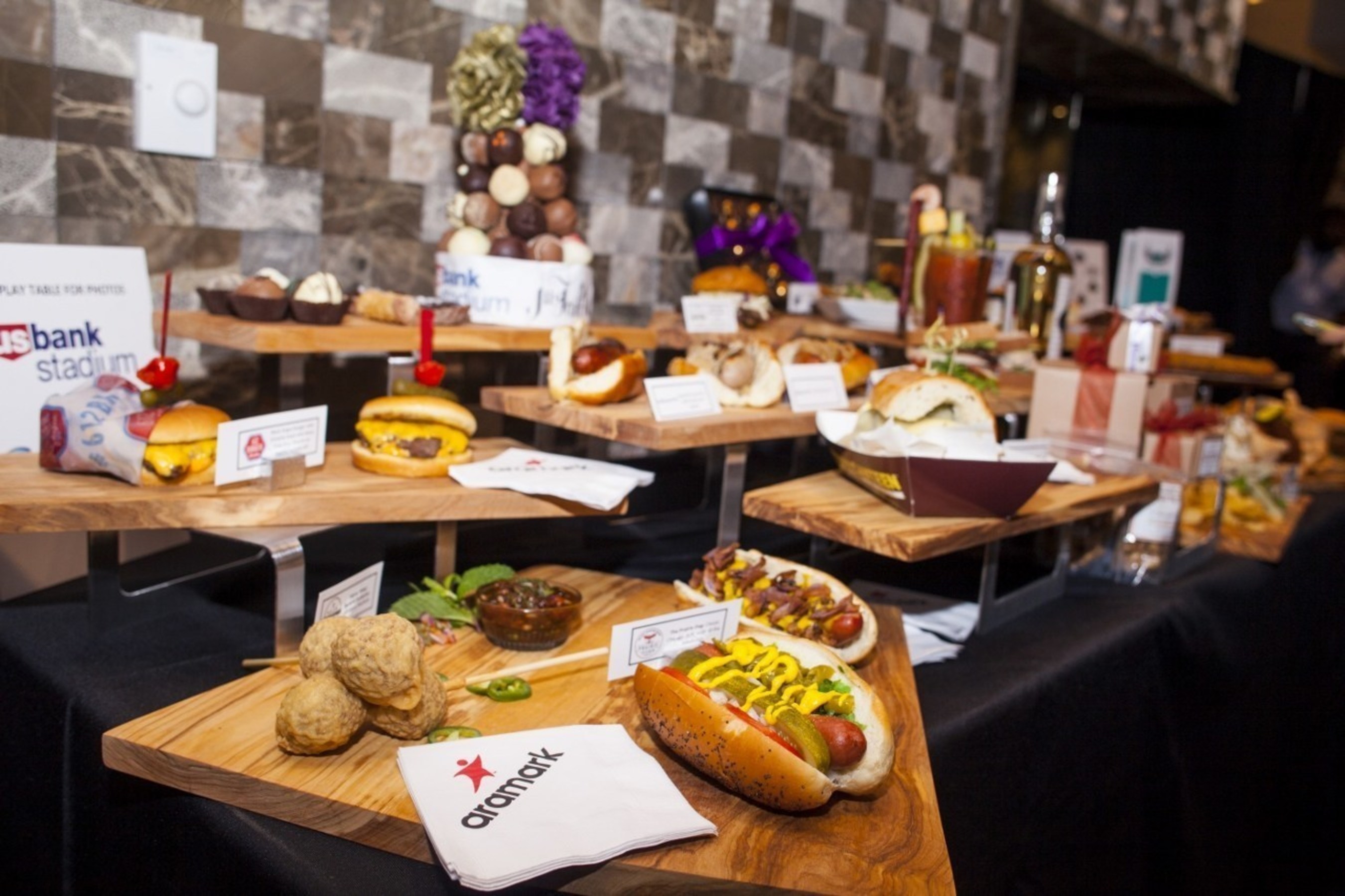 Aramark, Minnesota Sports Facilities Authority, Minnesota Vikings and SMG today unveil a savory stadium menu for the new U.S. Bank Stadium, featuring more than 20 restauranteurs, caterers and small business owners from the Twin Cities.