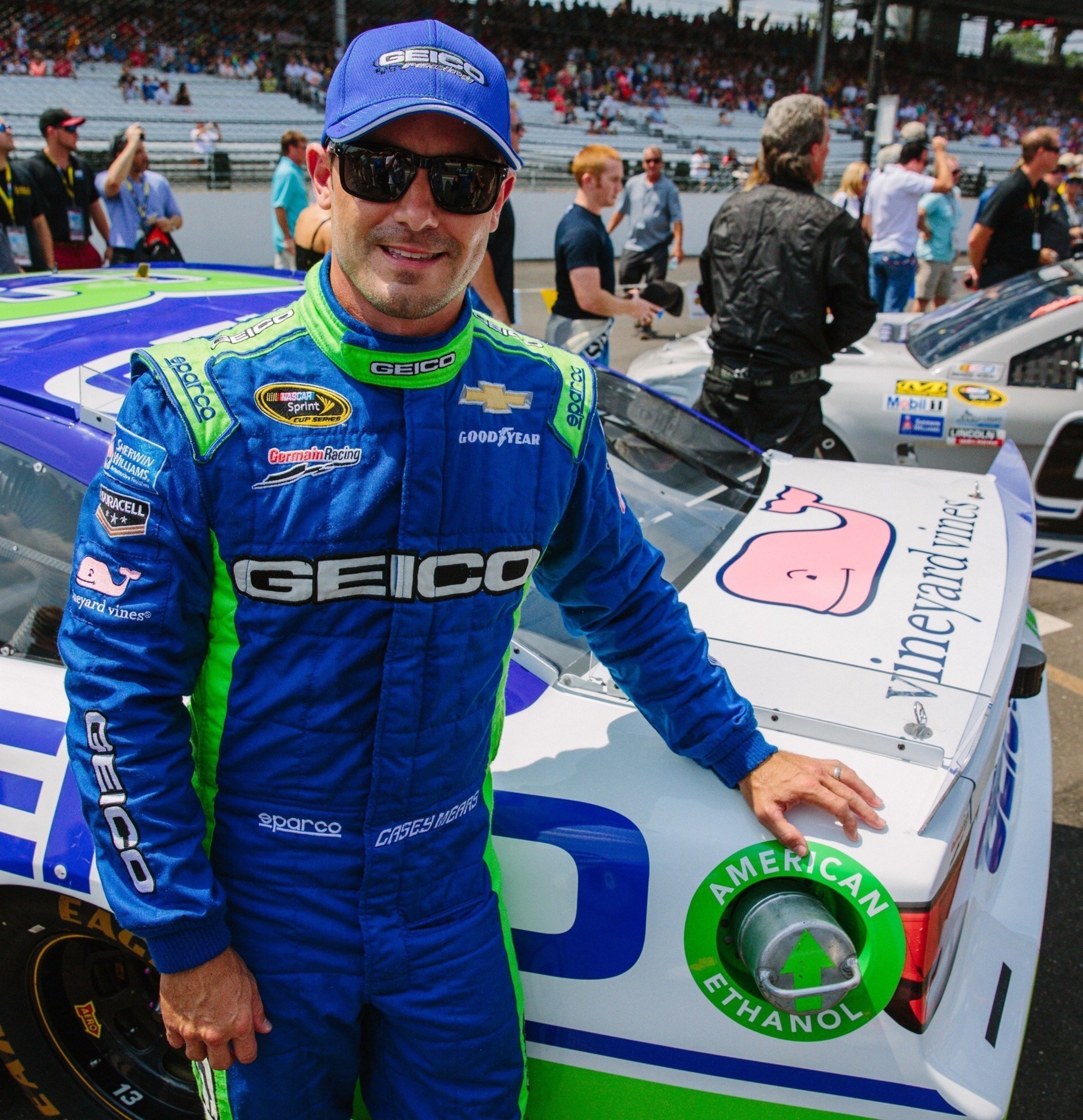 vineyard vines Announces Sponsorship with Germain Racing and Casey Mears