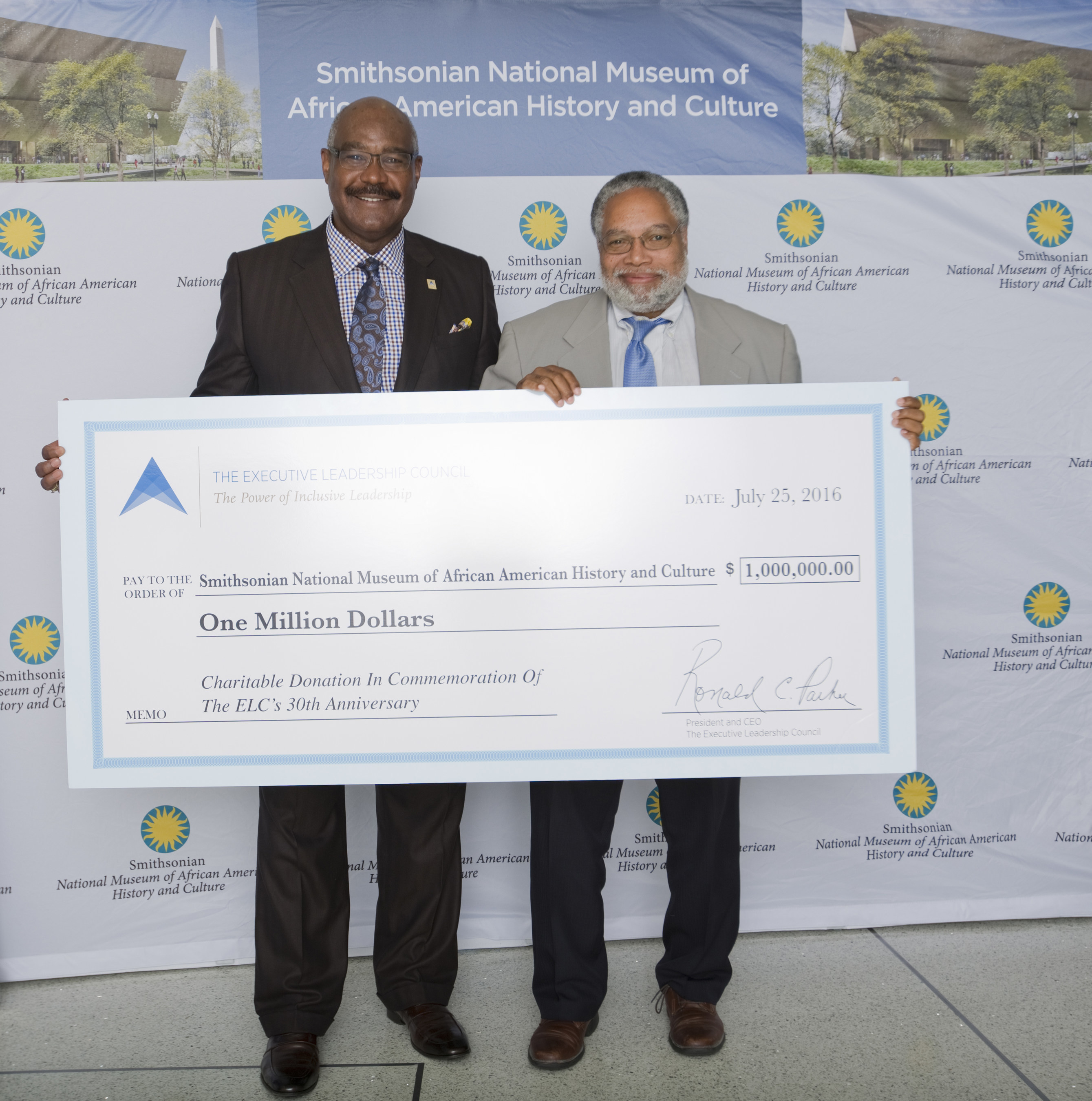 The Executive Leadership Council (ELC) donates one million dollars to the Museum of African American History and Culture (NMAAHC) in Washington, D.C. (l-r) ELC President & CEO Ronald C. Parker and Lonnie G. Bunch III, Director, NMAAHC. (Photo by Leah L. Jones/for NMAAHC)