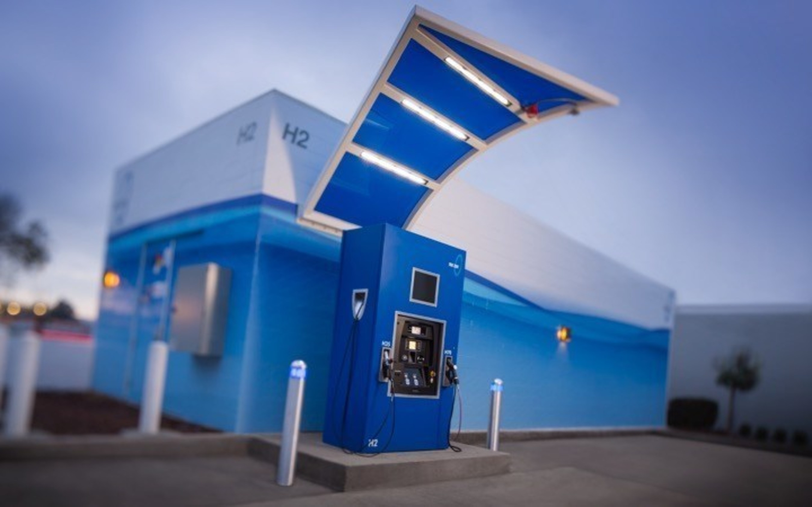 The clean and simple-to-use True Zero hydrogen-charging station in South San Franciso, CA.