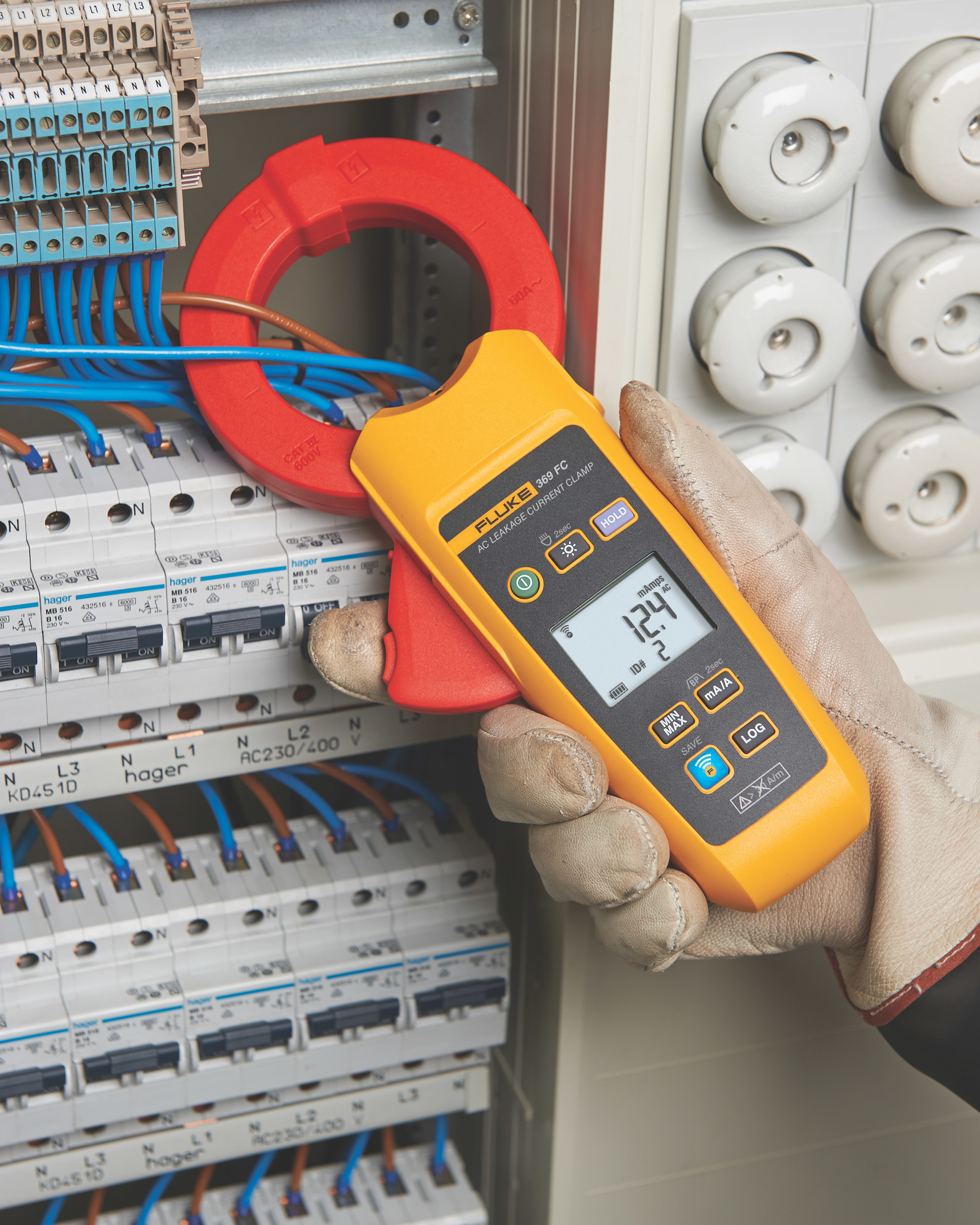 The new Fluke 368 FC and 369 FC Leakage Current Clamps help industrial electricians and maintenance technicians identify, document, record, and compare leakage current readings over time to help prevent problems before they happen without shutting down critical equipment.