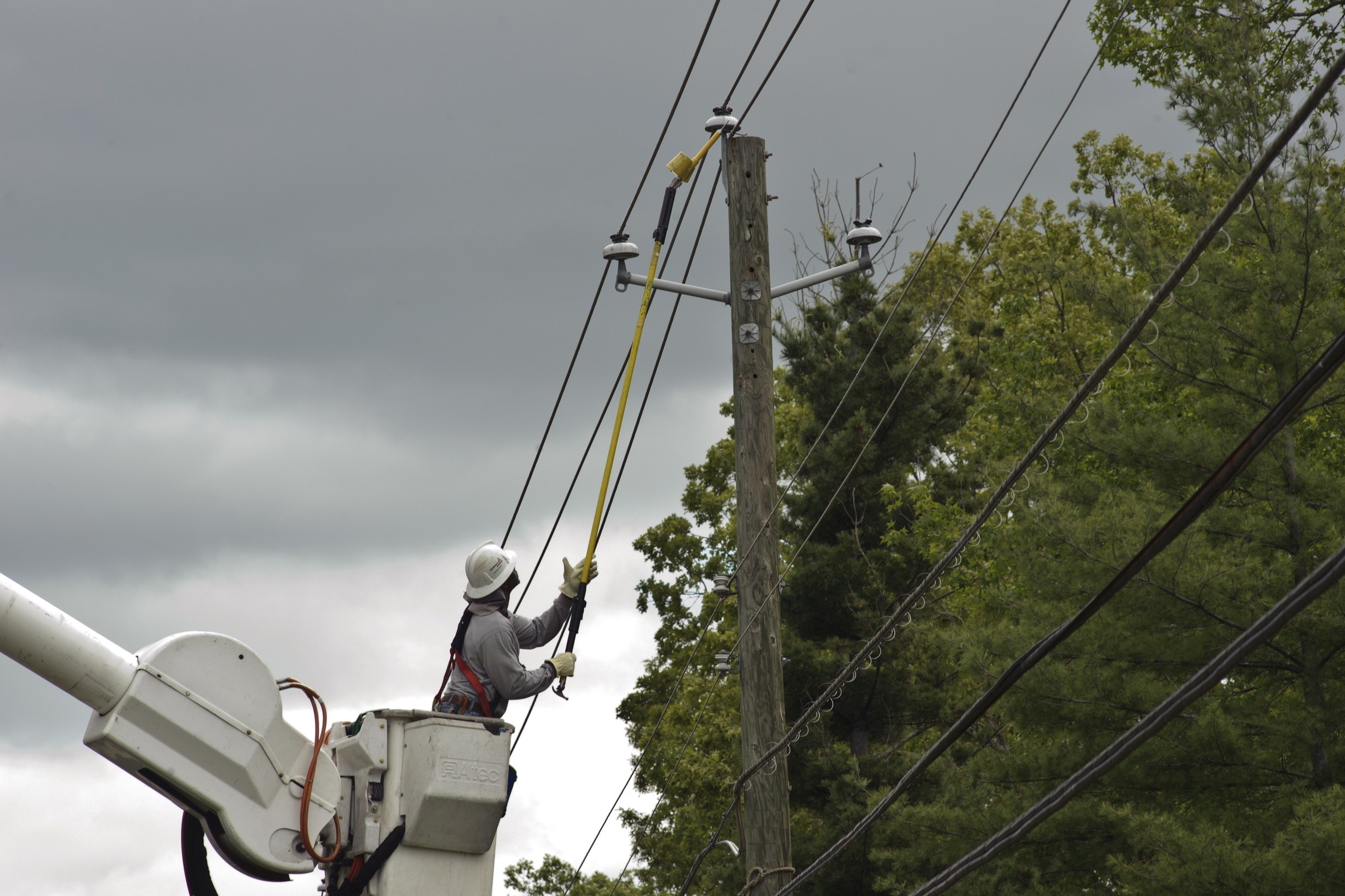 A Georgia Power lineman repairs damage following a storm.  Enhanced distribution technologies are helping crews more quickly determine the location of an issue and reducing overall outage durations for customers.