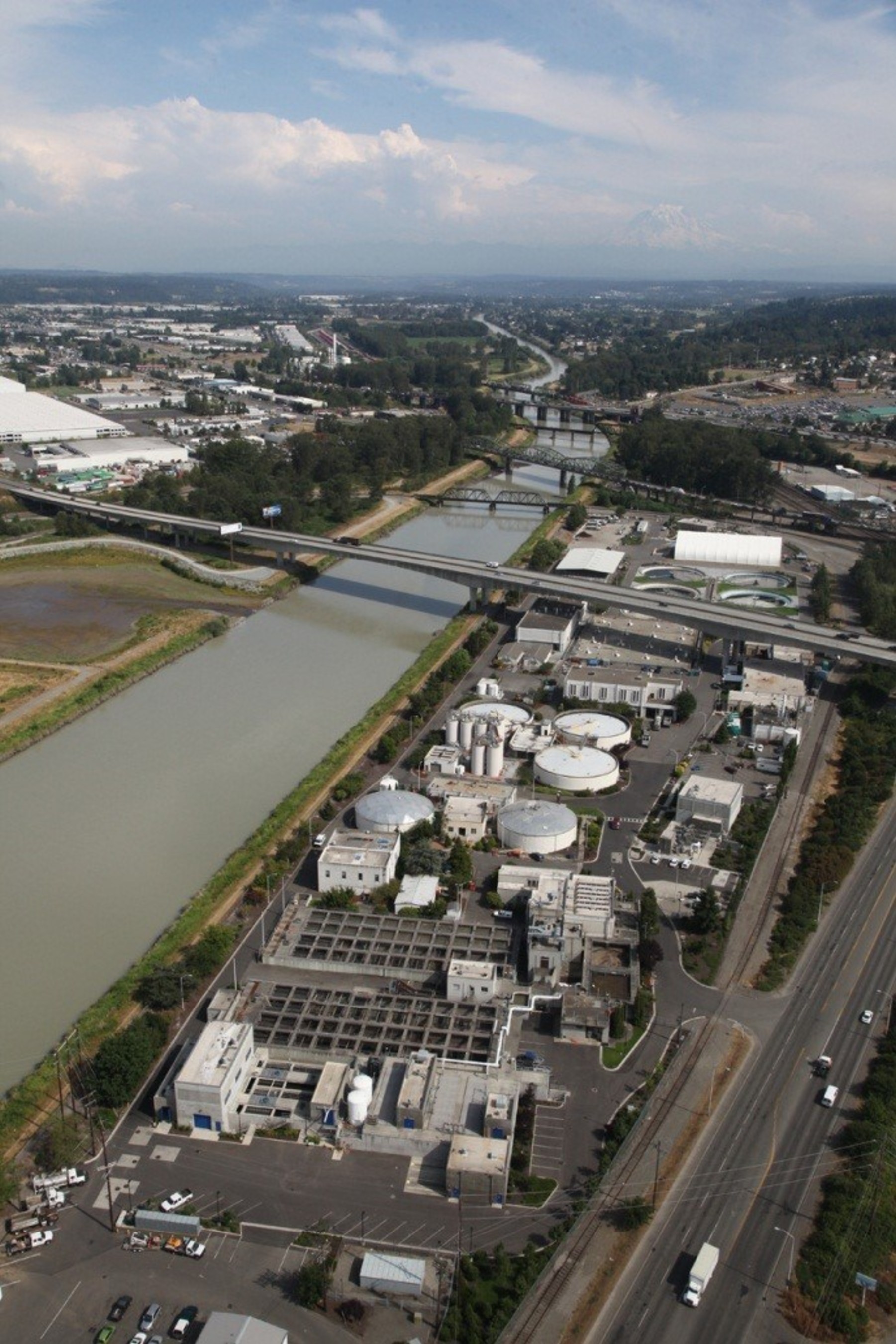 Serving as Primary Consultant for the Tacoma Central Wastewater Treatment Plant Flood Protection Project, the CH2M design team helped bring the project to fruition within budget and two months ahead of schedule.