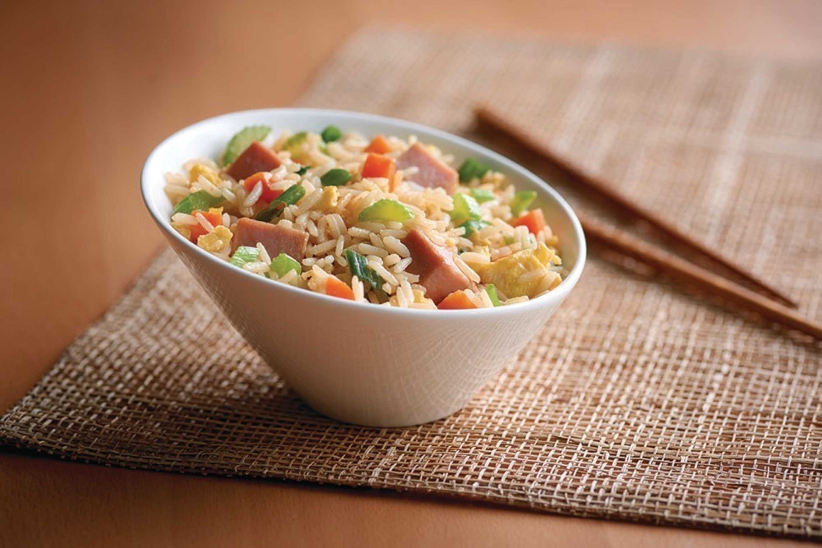This September, Minute Rice celebrates National Rice Month with the new Minute Rice Family Size Bowl, available in whole grain brown rice and white rice options. Try this Speedy Ham Fried Rice for a quick, convenient and delicious meal your entire family will love.