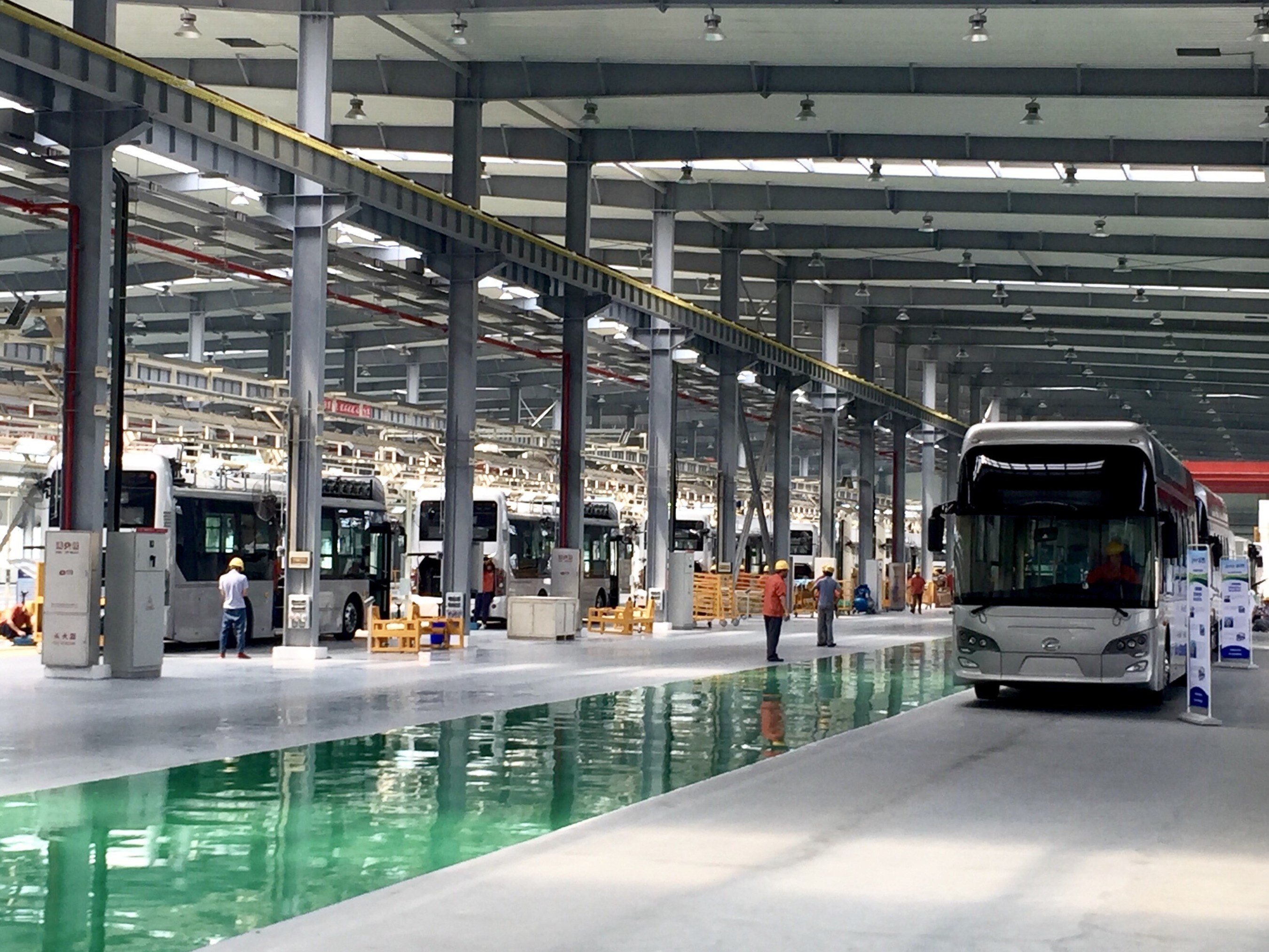 Foshan Feichi fuel cell bus assembly operation