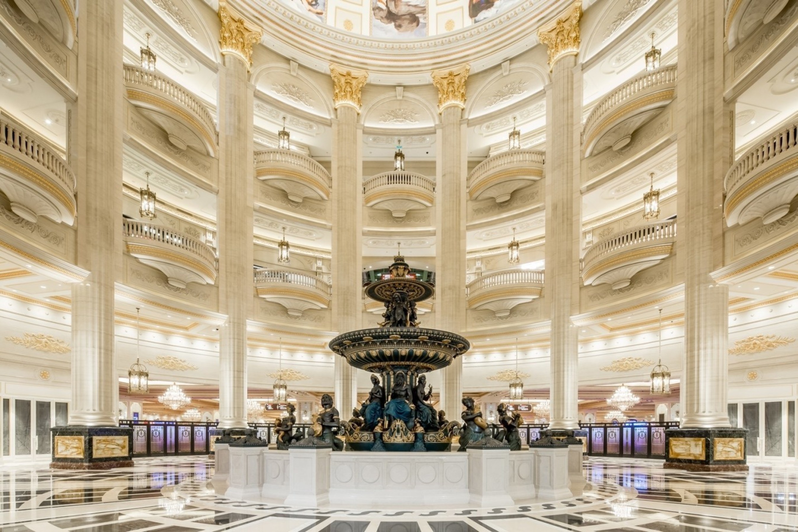 An expansive and elegant rotunda awaits visitors of The Parisian Macao.