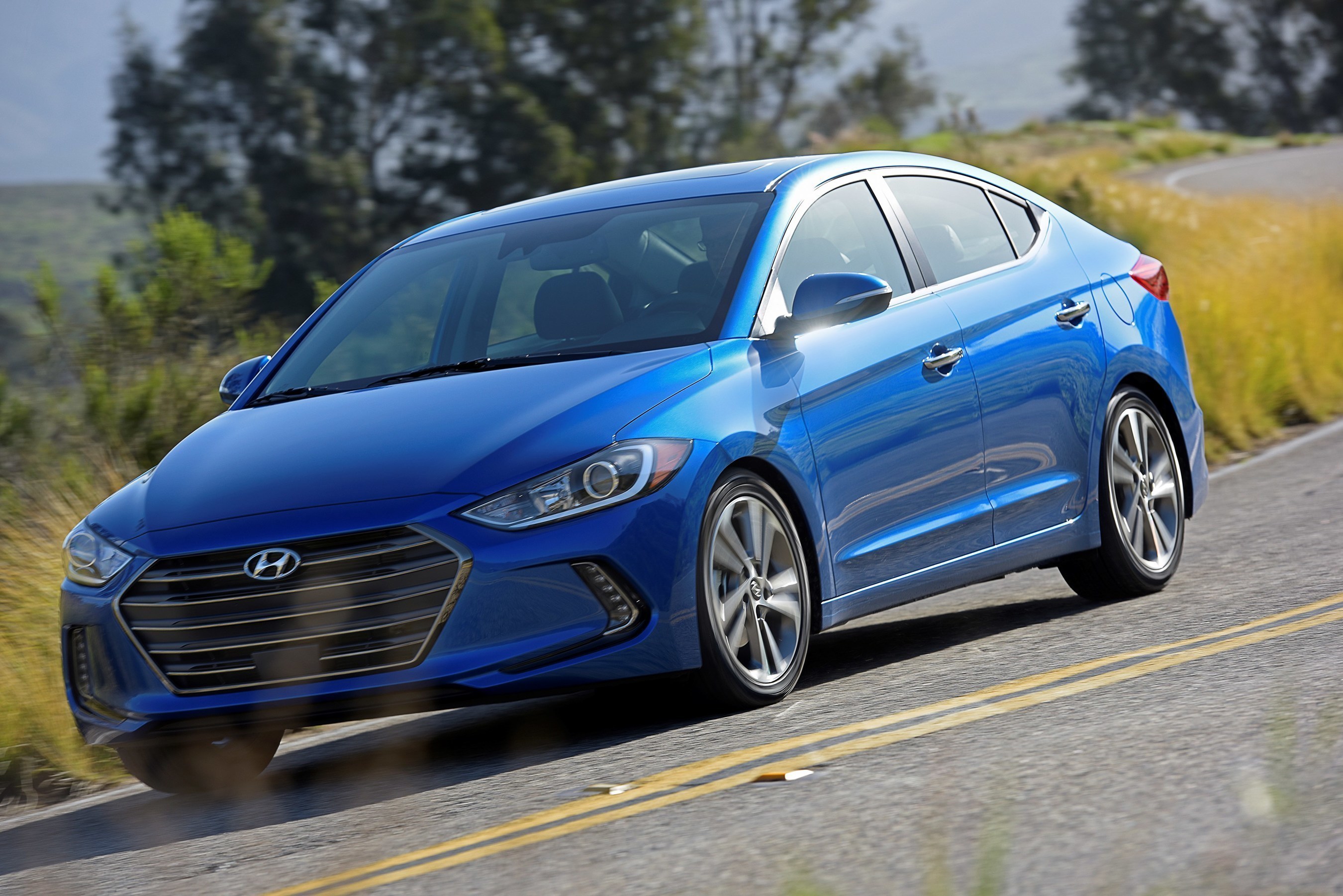 HYUNDAI ELANTRA NAMED TO WARDS 10 BEST USER EXPERIENCES LIST - The 2017 Hyundai Elantra was named to the inaugural Wards 10 Best User Experiences (UX) list. The Elantra is recognized as a value leader in this year's competition for its user-friendliness and sophistication.
