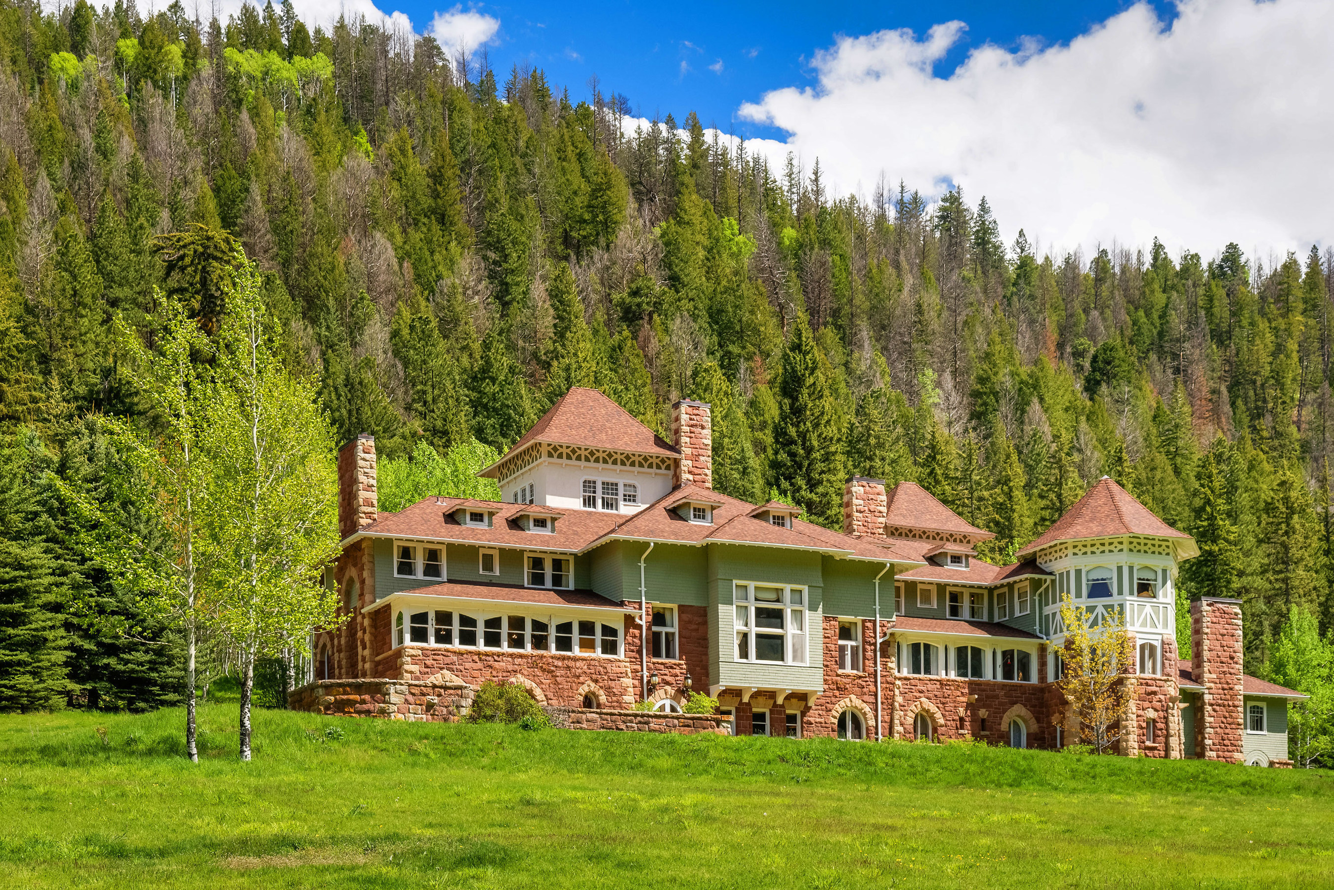 Platinum Luxury Auctions has announced the upcoming auction of Redstone Castle, in Redstone, Colorado. Located just outside Aspen, the castle was built for industrialist John Cleveland Osgood, who was the 6th wealthiest man in America in 1900. Though recently listed for $7.5 million, the Castle will be sold at a live auction on October 7, 2016 to the highest bidder above only $2 million. The historic, 42-room mansion sits on 150 private acres, and also includes a 4,700-sq. ft. carriage house with 12 horse stalls. Platinum is managing the sale in cooperation with listing brokerage Aspen-Snowmass Sotheby's International Realty. Learn more at COLuxuryAuction.com.