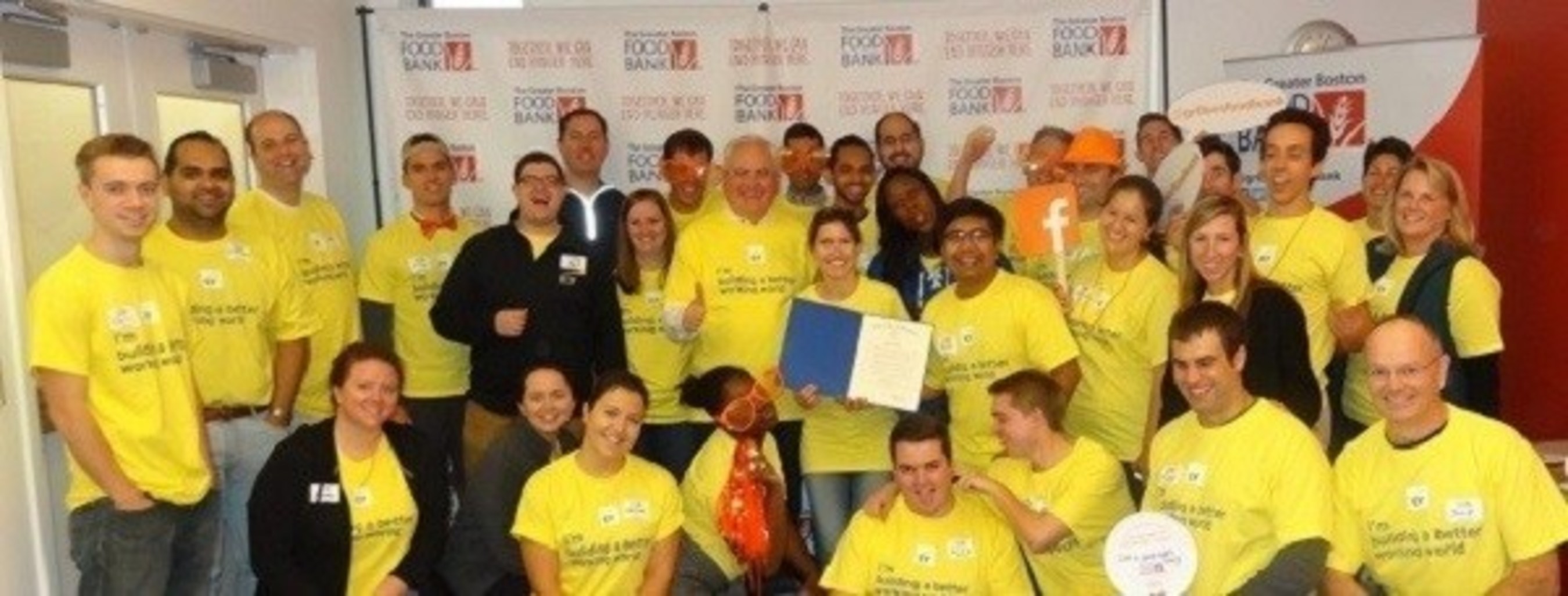 Boston Office Managing Partner George Neble volunteers with the EY team at the Boston Food Bank