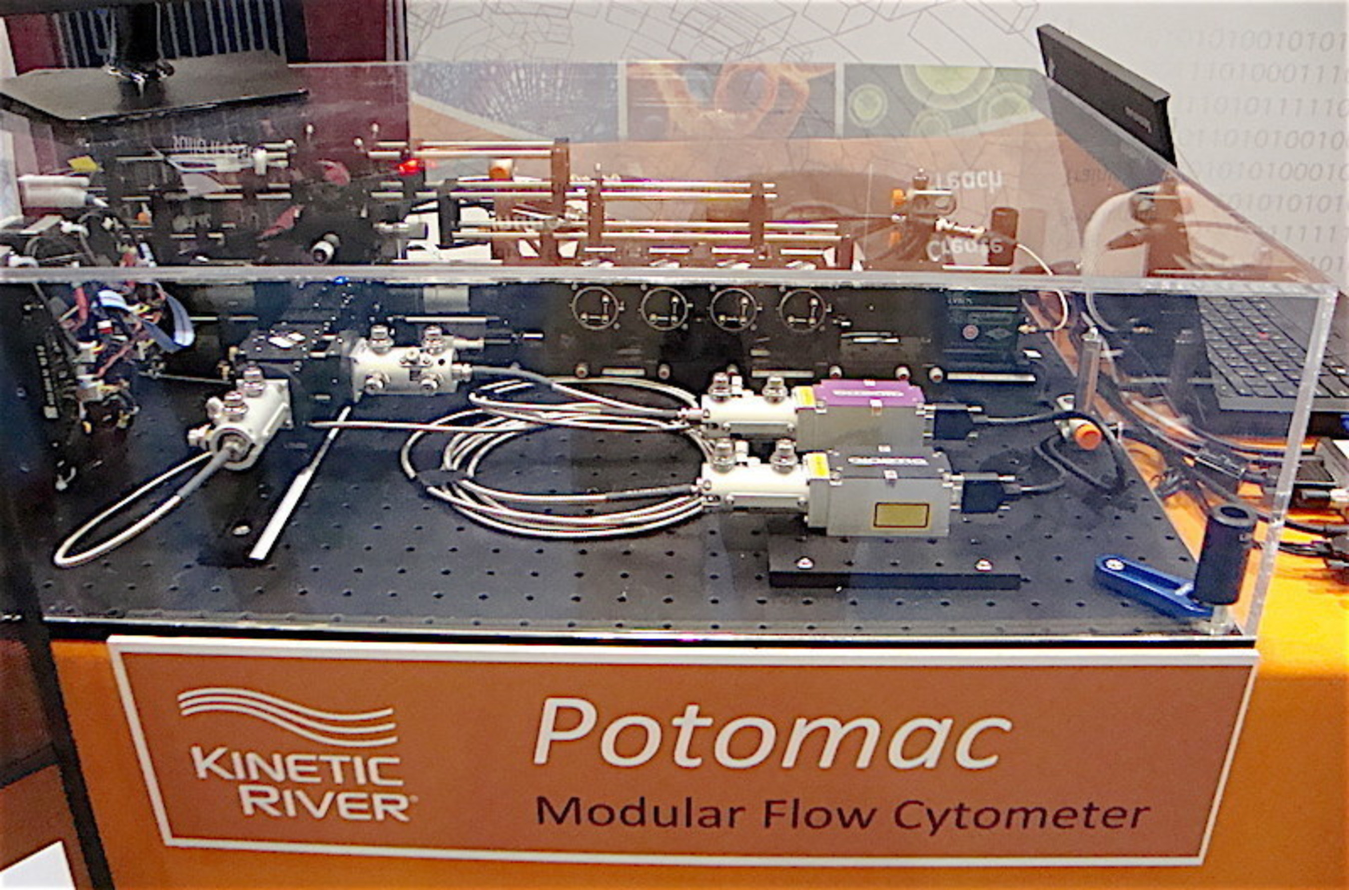 The Potomac modular flow cytometer is a flexible platform designed for ease of modification and upgrades. Customizable from 1 to 7 lasers and from 4 to 20 detection channels, it can accommodate novel light sources and detectors.