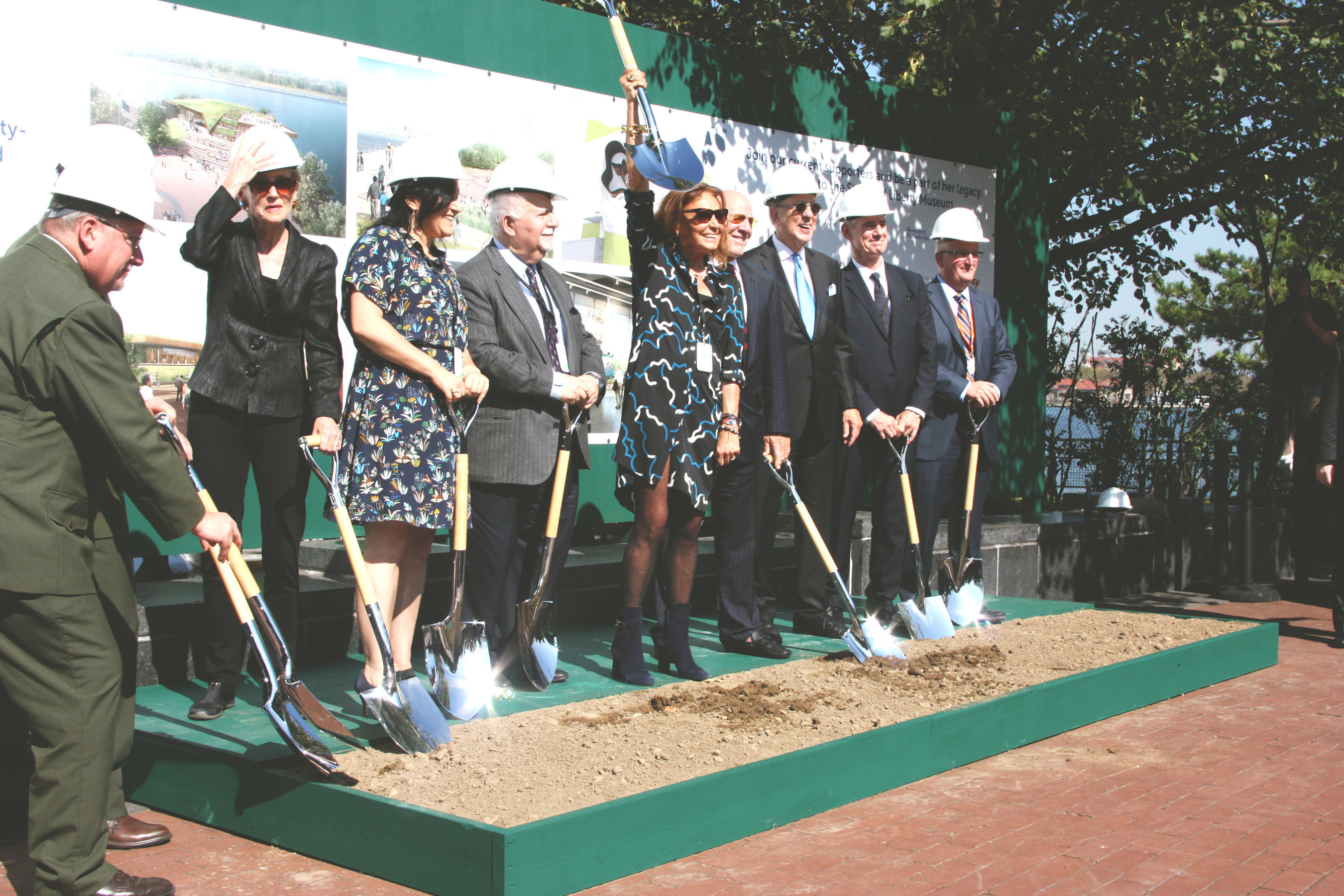 Doug Phelps, president of Phelps Construction Group, joined Diane von Furstenberg and members of the Statue of Liberty-Ellis Island Foundation, Inc. in a groundbreaking ceremony on Thursday, October 6 for the new 26,000 square foot Statue of Liberty Museum on Liberty Island in the New York Harbor.