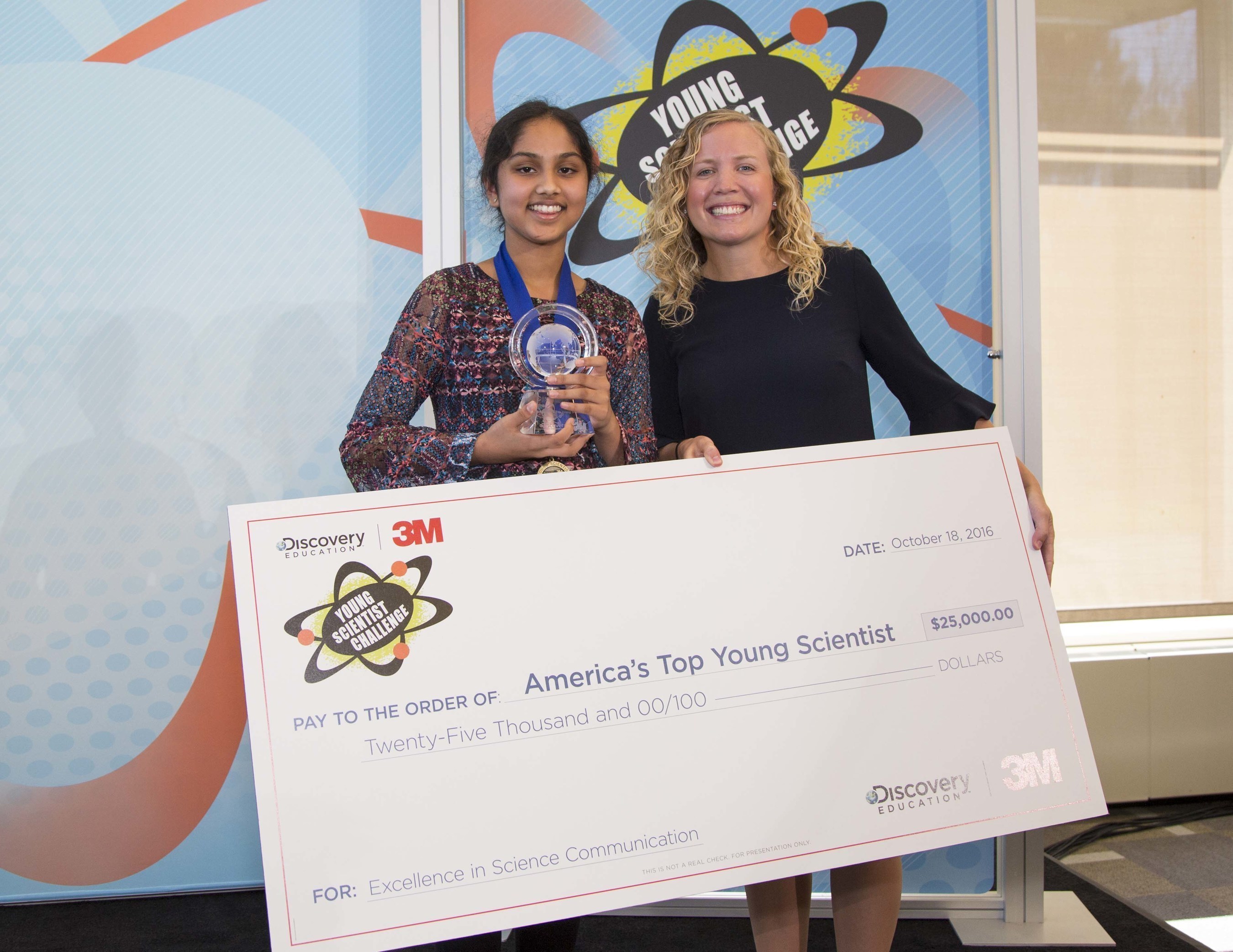 Grand prize winner Maanasa Mendu with 3M scientist mentor Margaux Mitera at the 2016 Discovery Education 3M Young Scientist Challenge in St. Paul, MN.