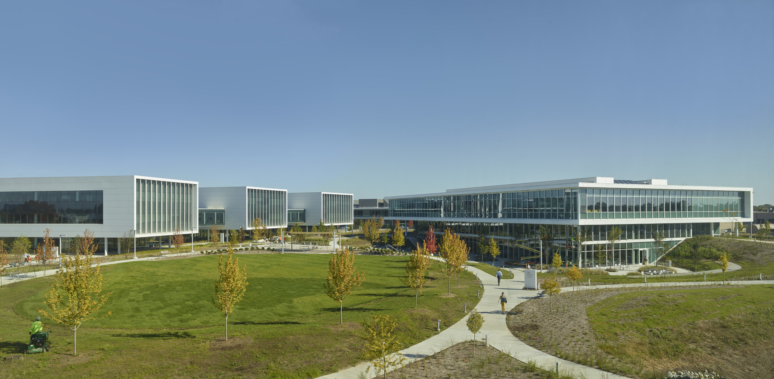 Swiss-based Roche Diagnostics announced that it has completed the first phase of the $300 million site transformation at its North American headquarters location in Indianapolis. The first phase includes five new buildings, refurbishing of existing buildings, IT infrastructure upgrades and investments in manufacturing technology.