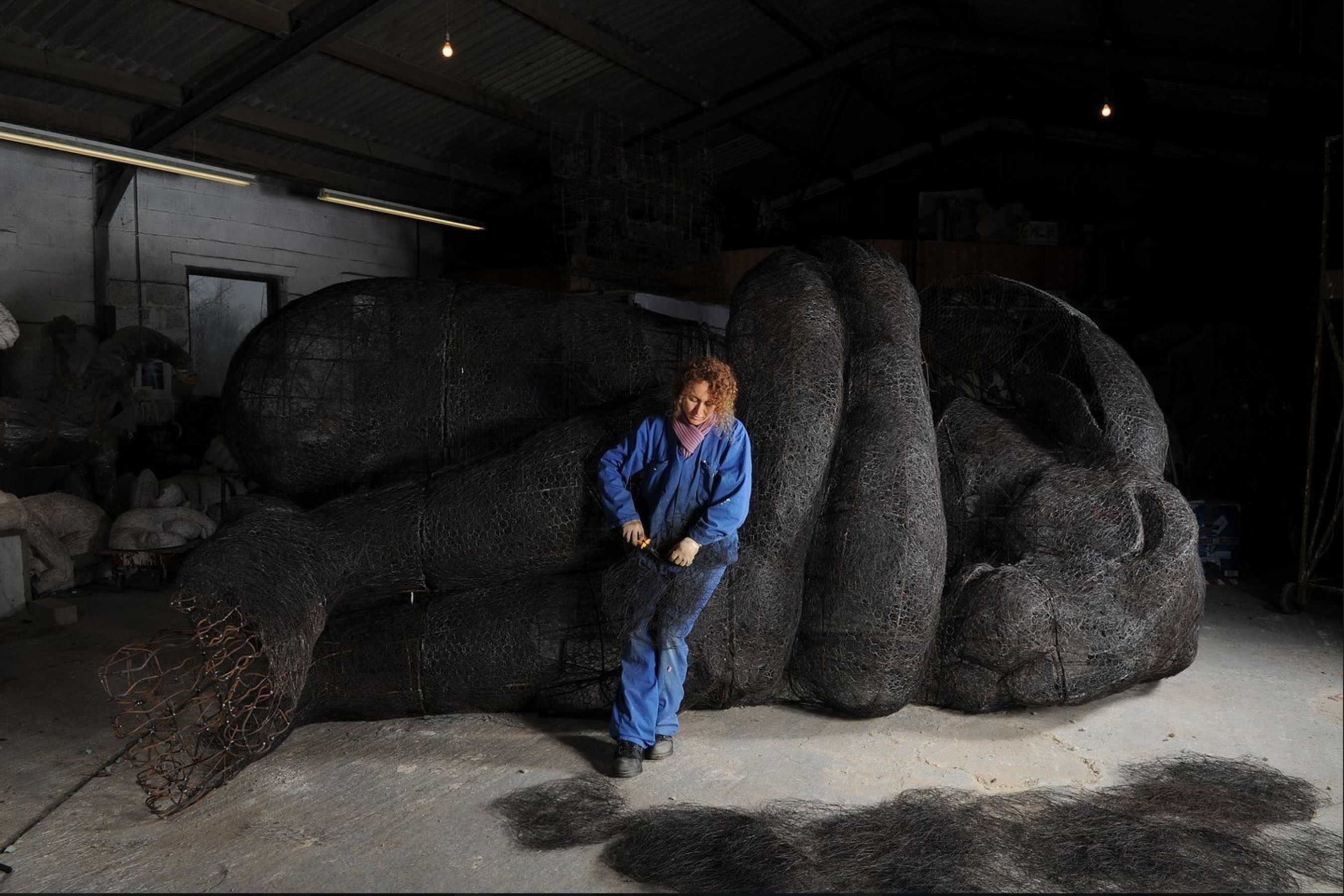 Sophie Ryder working on "Curled Up No. 2"