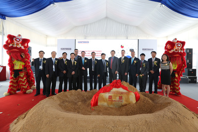 Senior Officers and executives from Huntsman Polyurethanes Shanghai attended an inauguration ceremony for the new MDI splitter at the Caojing, China site on Wednesday July 2nd. Huntsman Board Director, Jon Huntsman Jr.; President and CEO, Peter Huntsman; and Huntsman Polyurethanes President, Tony Hankins, joined the celebrations.