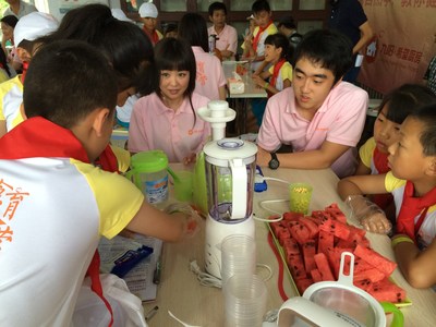Volunteers and students are preparing a beverage