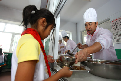 President Wang Xuning distributing meals to students