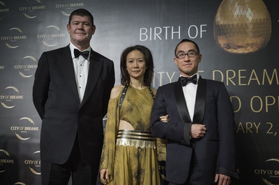 Mr. Lawrence Ho, Co-Chairman and CEO of Melco Crown Entertainment, accompanied by Mrs. Sharen Ho, and Mr. James Packer, Co-Chairman of Melco Crown Entertainment, arrived at the red carpet to officiate the grand launch ceremony of the new integrated gaming and entertainment resort, City of Dreams Manila.