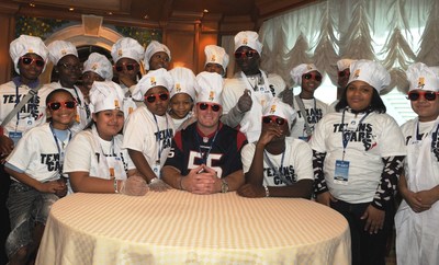 Houston Texans two-time Pro Bowl player Chris Myers joins team of local Boys & Girls Club kids for special Jr. Training Camp@Sea event aboard Emerald Princess in the Port of Houston.