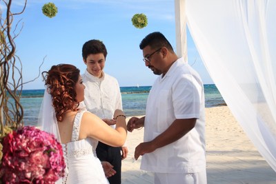 At Grand Velas Riviera Maya, Martin and Jessica renewed their wedding vows having Daniel, his "Angel," as a special witness.