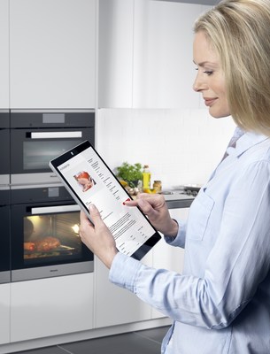 Browse a recipe on the Miele website, get the preparation steps on your tablet, and load the automatic program on your oven. The Microsoft and Miele study elevates cooking to a new level.
