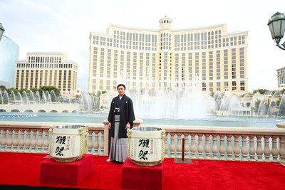 Famed Kabuki star Ichikawa Somegoro in front of the iconic Bellagio fountains following announcement of Japan KABUKI Festival in Las Vegas, in collaboration between Shochiku and MGM Resorts International.