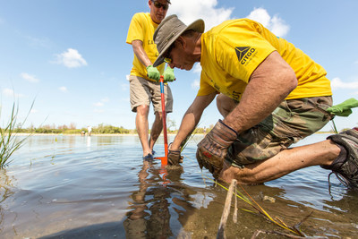 CITGO Volunteers Restore the Florida Gulf Coast