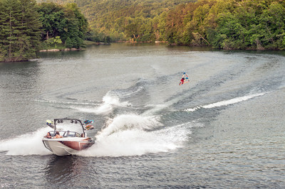 GO BIGGER THAN EVER BEFORE WITH THE NEW WAKESETTER 25 LSV