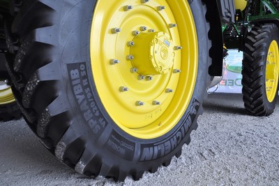 The MICHELIN SprayBib sprayer tire is designed to offer farmers a unique balance between a narrow tire to avoid crop damage and a flotation tire to minimize compaction