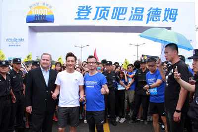 Marking Wyndham Hotel Group's historic achievement of becoming the first global hotel company to reach 1,000 hotels in Greater China, the company yesterday brought together 1,500 partners, guests, and associates for an ambitious run and climb at Mount Tai in East China's Shandong Province. From left: Bob Loewen, Wyndham Hotel Group executive vice president and chief operating officer; Chinese actor and singer Han Geng; and Leo Liu, Wyndham Hotel Group president and managing director, Greater China.