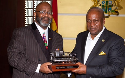 Zoetic CEO Jerome Ringo presents model of hydrokinetic turbine to President Mahama commemorating the agreement