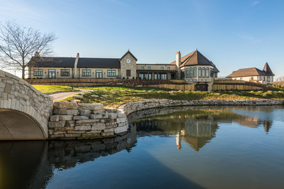 The brand new Mistwood Golf Clubhouse and McWethy's Tavern located just outside Chicago in Romeoville, IL is now open to the public.  The more than two-year, multi-million dollar transformation has created a world-class destination in the Midwest for the golf community and public to enjoy.  From wedding receptions, fundraisers, corporate meetings, and a Scottish-style links course, combined with award-winning culinary talent at McWethy's Tavern, the Clubhouse will attract people from across the country.